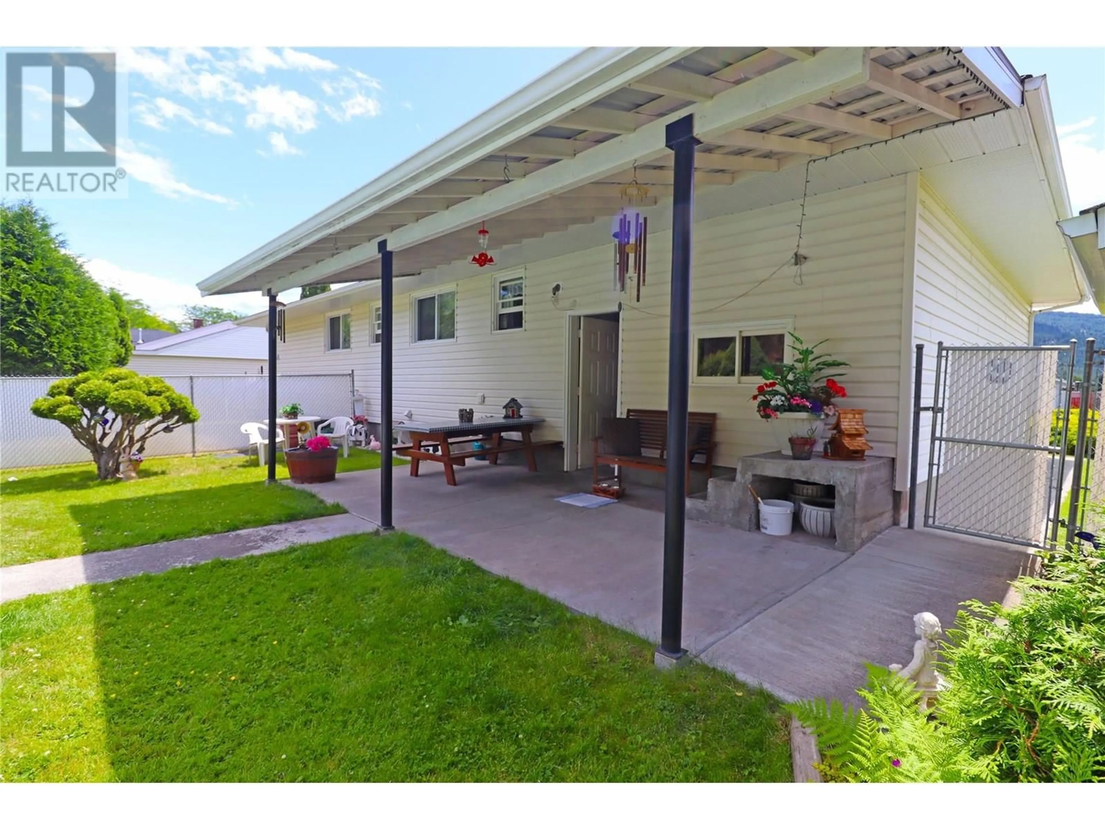 Patio, street for 6275 COLLEGE ROAD, Grand Forks British Columbia V0H1H2