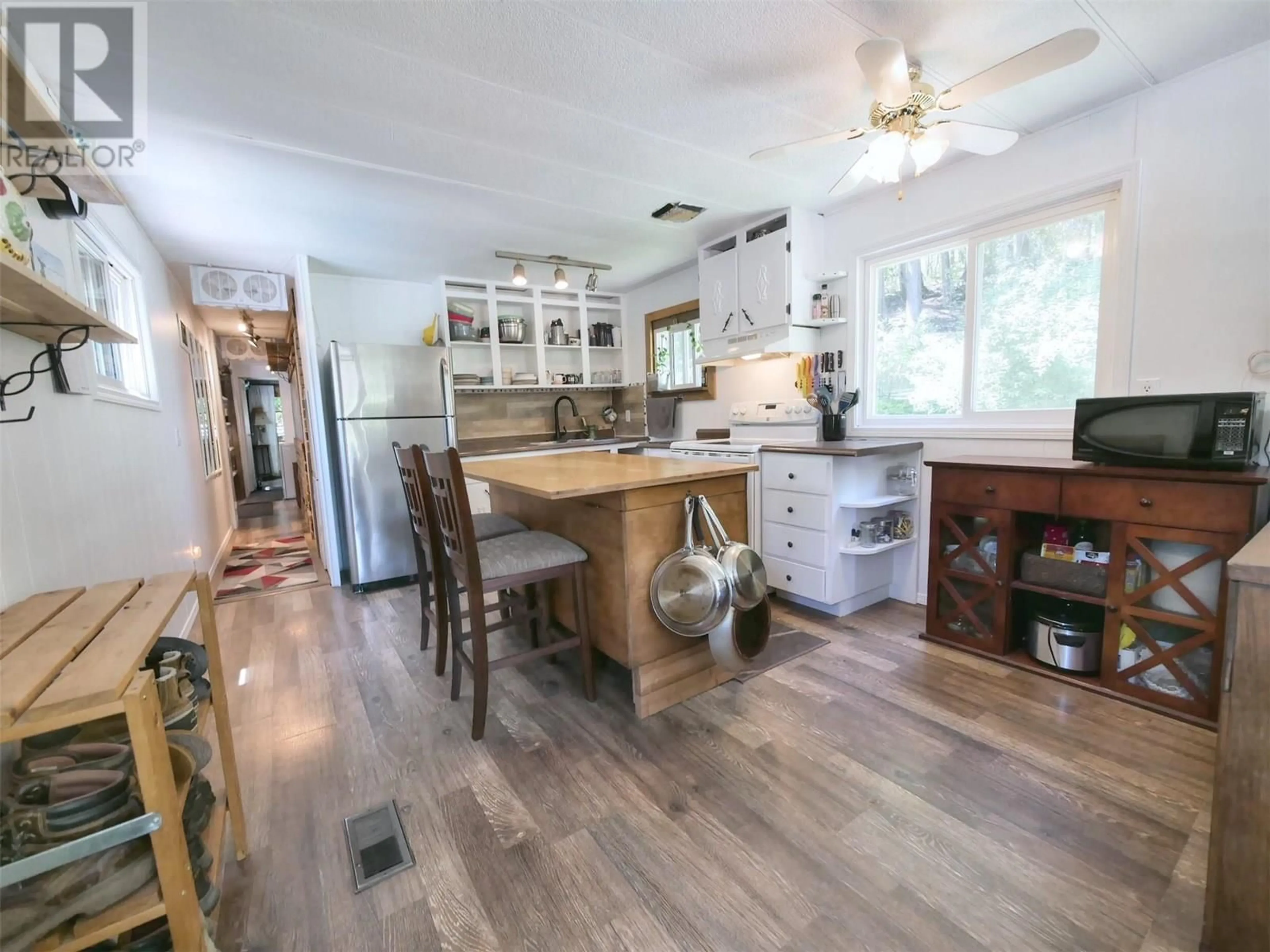 Open concept kitchen, unknown for 1137 36TH AVENUE NORTH, Creston British Columbia V0B1G1