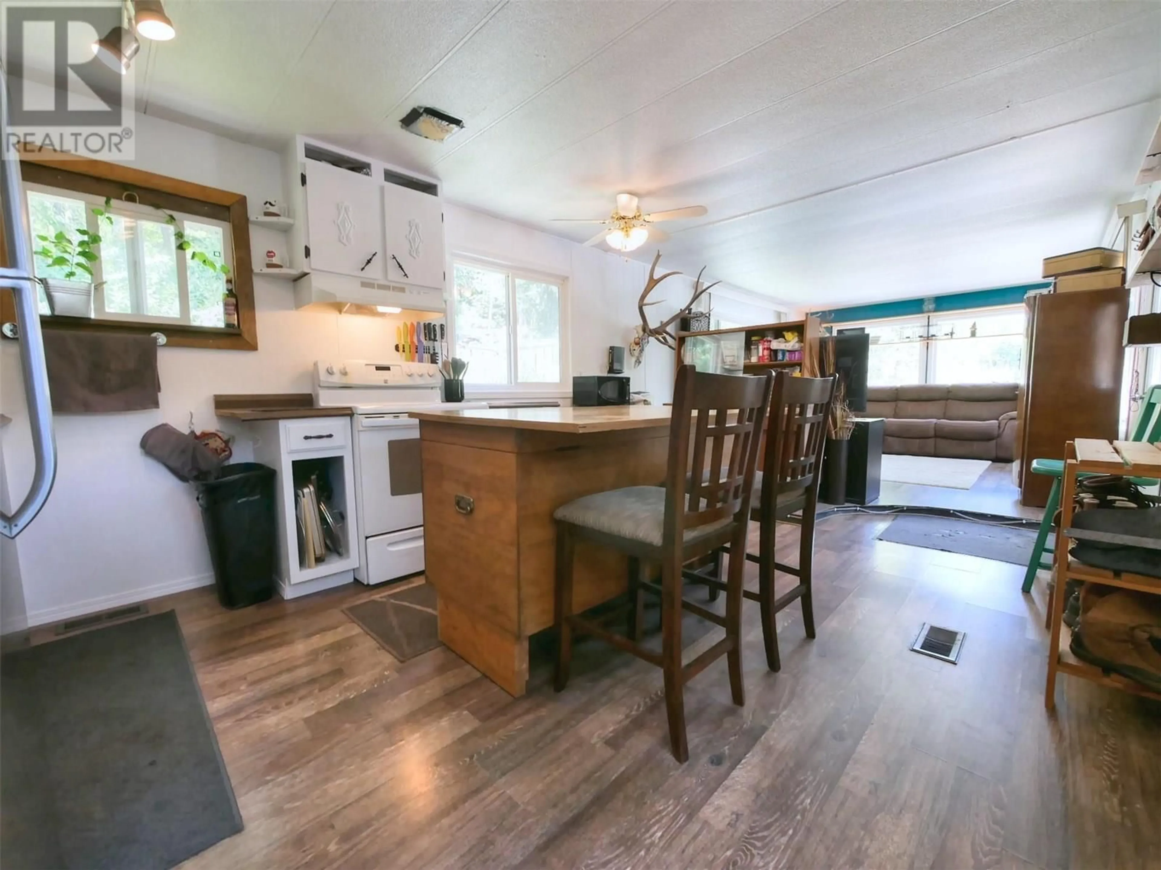 Open concept kitchen, wood/laminate floor for 1137 36TH AVENUE NORTH, Creston British Columbia V0B1G1