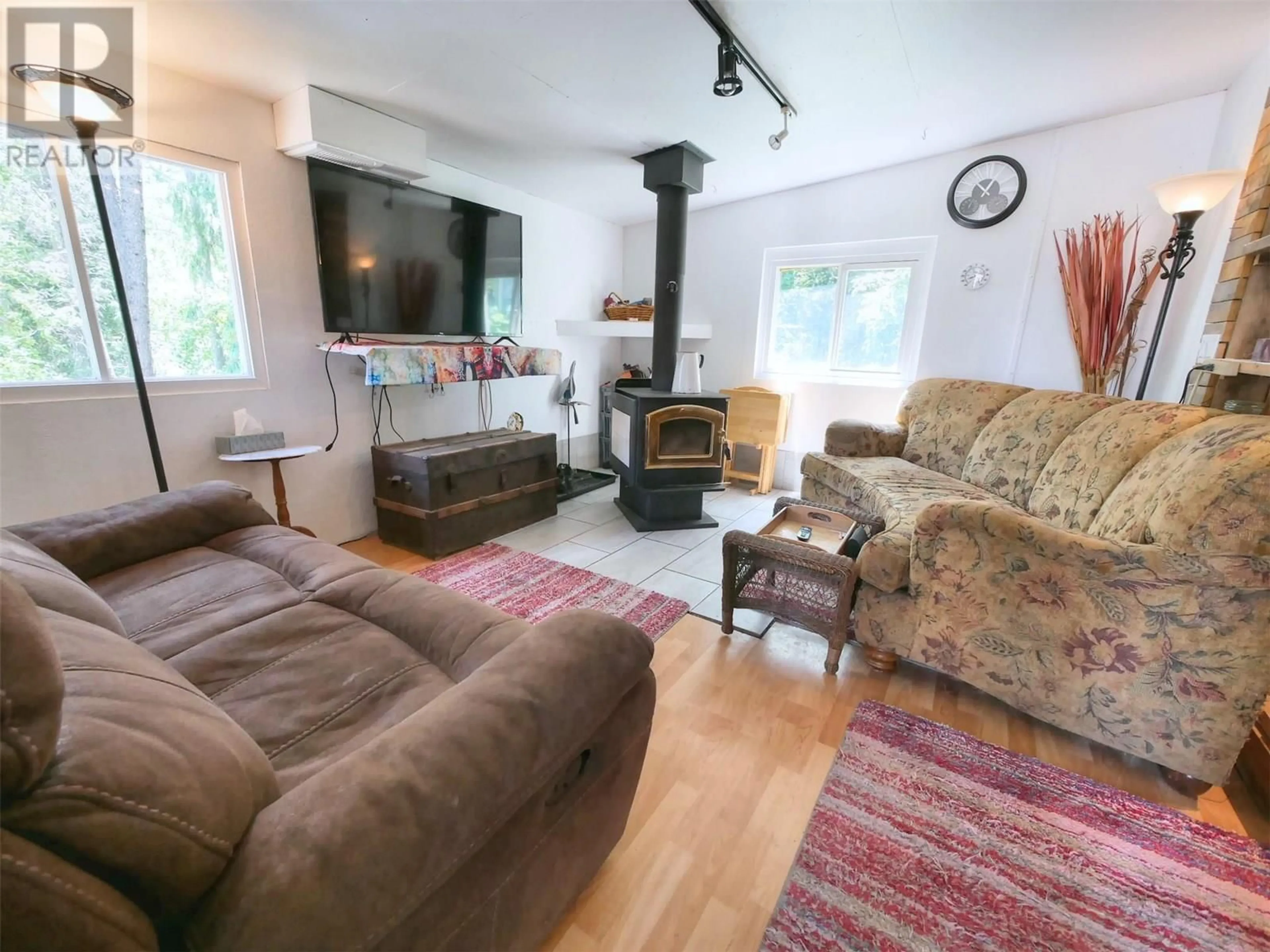 Living room with furniture, unknown for 1137 36TH AVENUE NORTH, Creston British Columbia V0B1G1