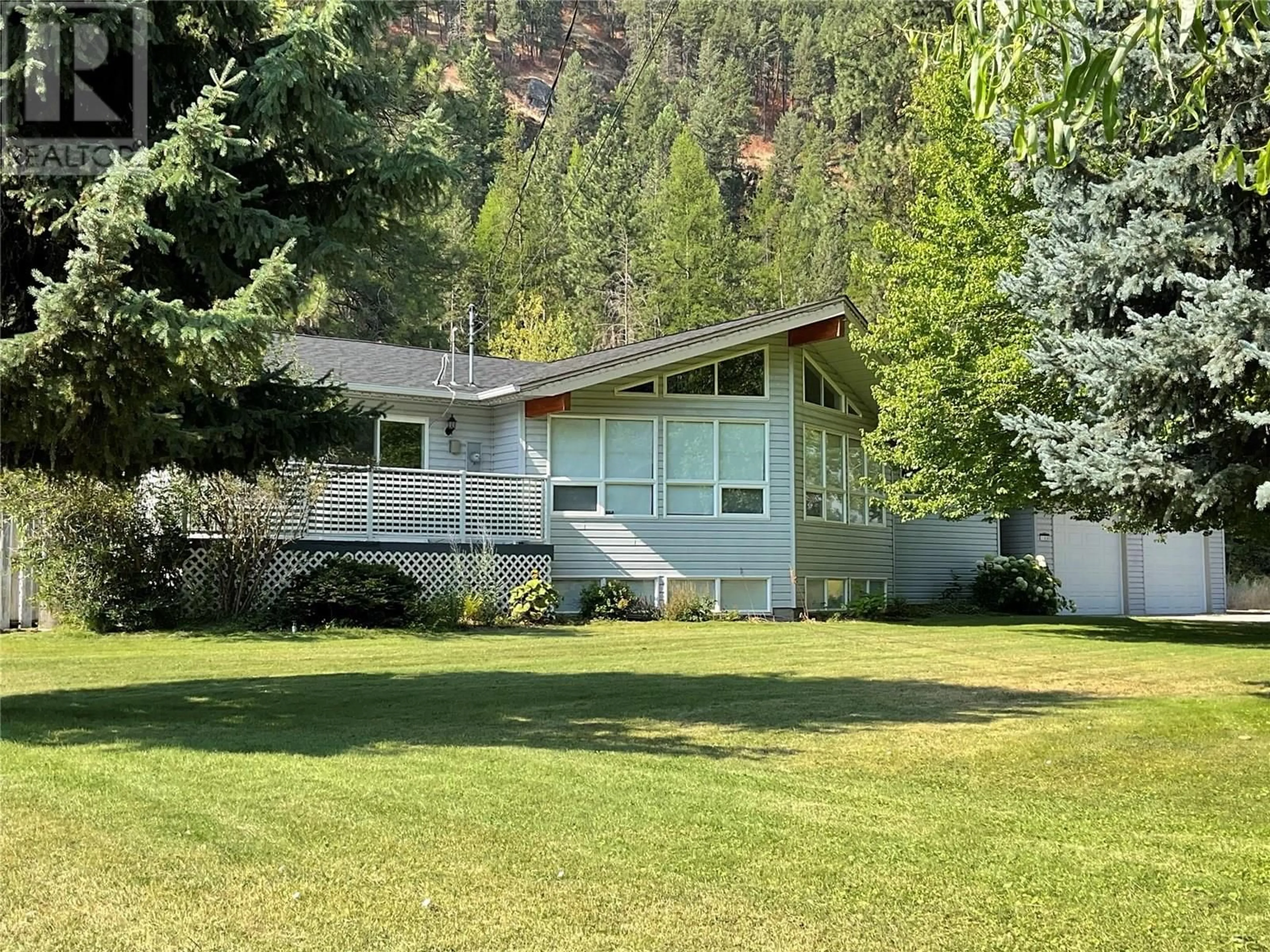 A pic from outside/outdoor area/front of a property/back of a property/a pic from drone, mountain view for 706 CENTRAL AVENUE, Midway British Columbia V0H1M0