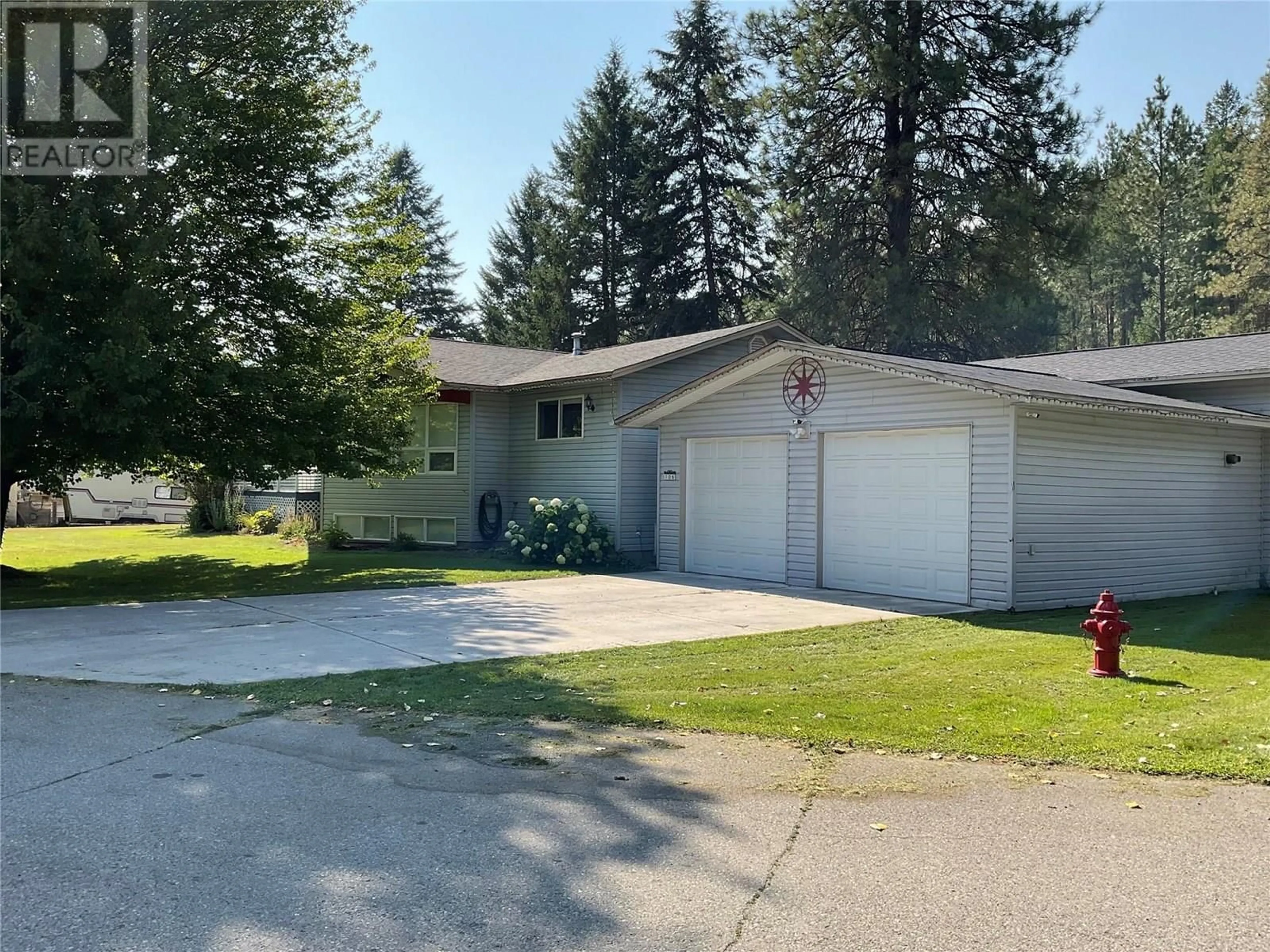 A pic from outside/outdoor area/front of a property/back of a property/a pic from drone, street for 706 CENTRAL AVENUE, Midway British Columbia V0H1M0