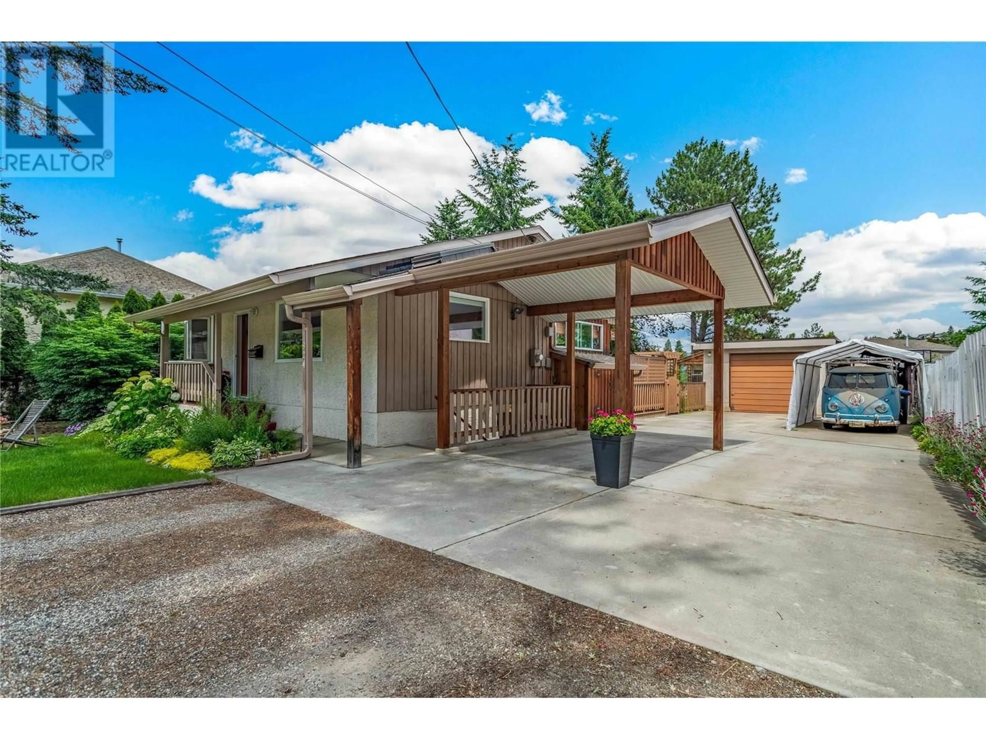 Unknown for 824 RAYMER ROAD, Kelowna British Columbia V1W1J8