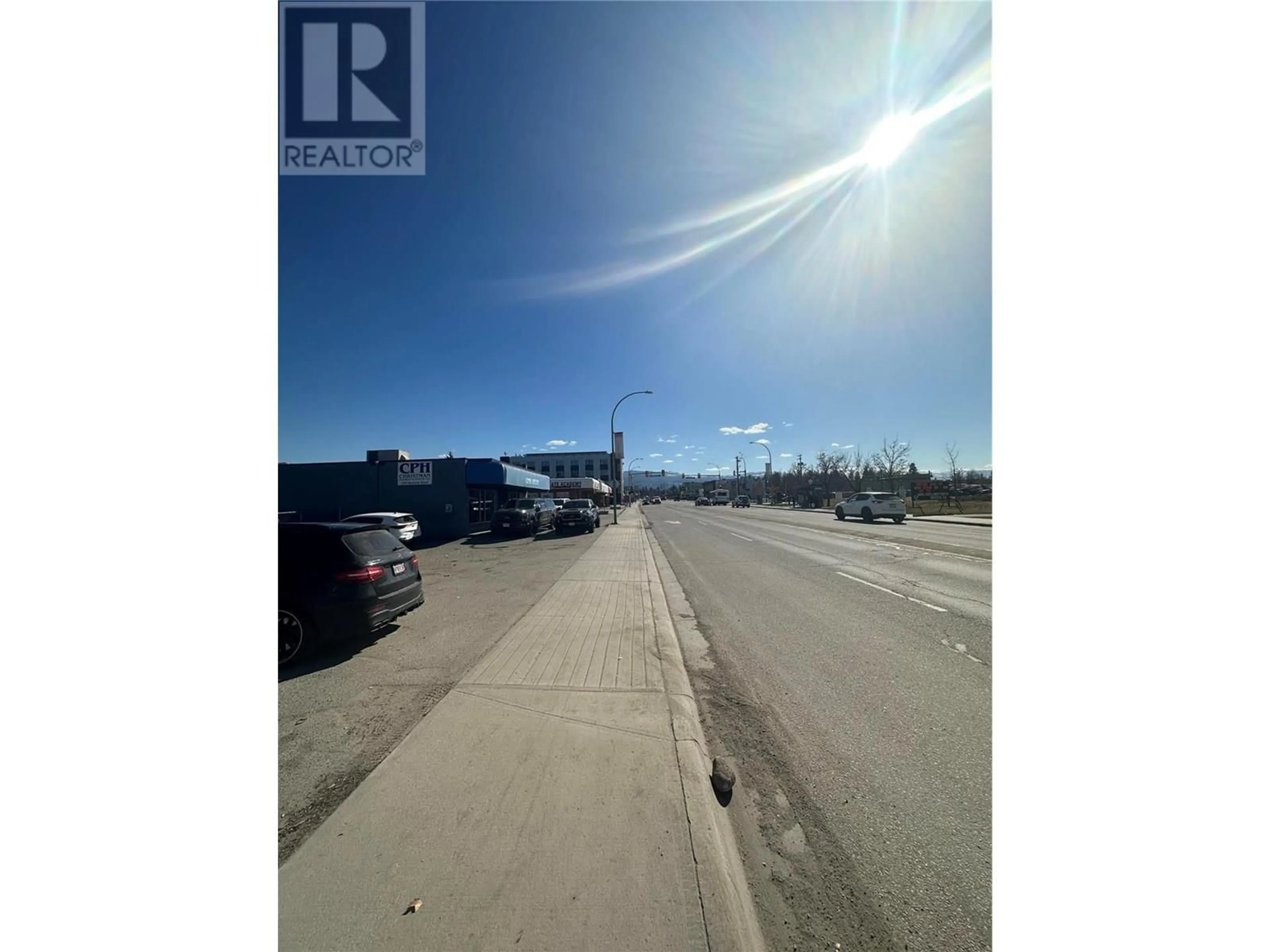 Parking for 275 RUTLAND ROAD NORTH, Kelowna British Columbia V1X3B1