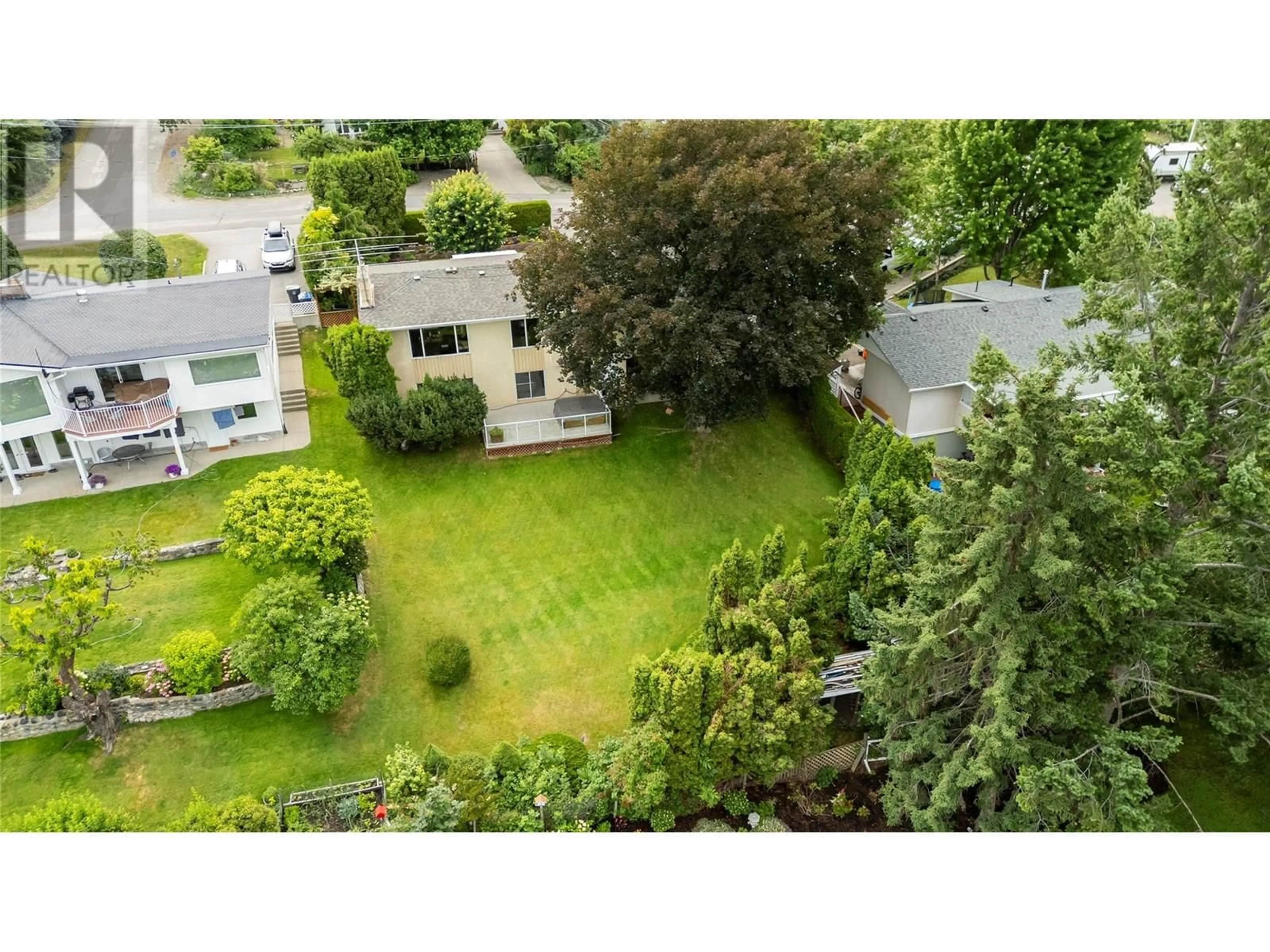 A pic from outside/outdoor area/front of a property/back of a property/a pic from drone, unknown for 2300 CHARLESWOOD DRIVE, Kelowna British Columbia V1P1E4