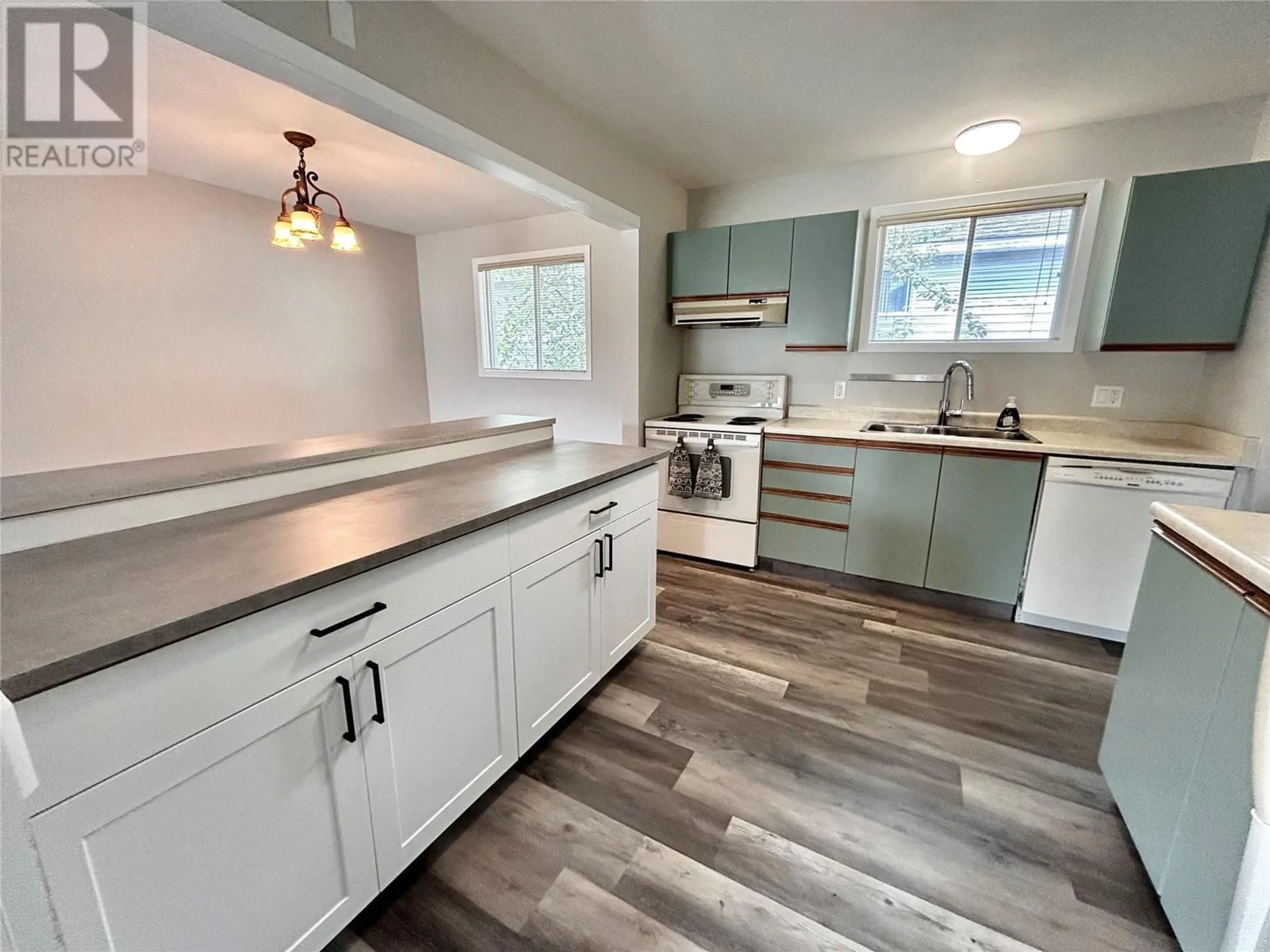 Open concept kitchen, unknown for 104 GWILLIM CRESCENT, Tumbler Ridge British Columbia V0C2W0