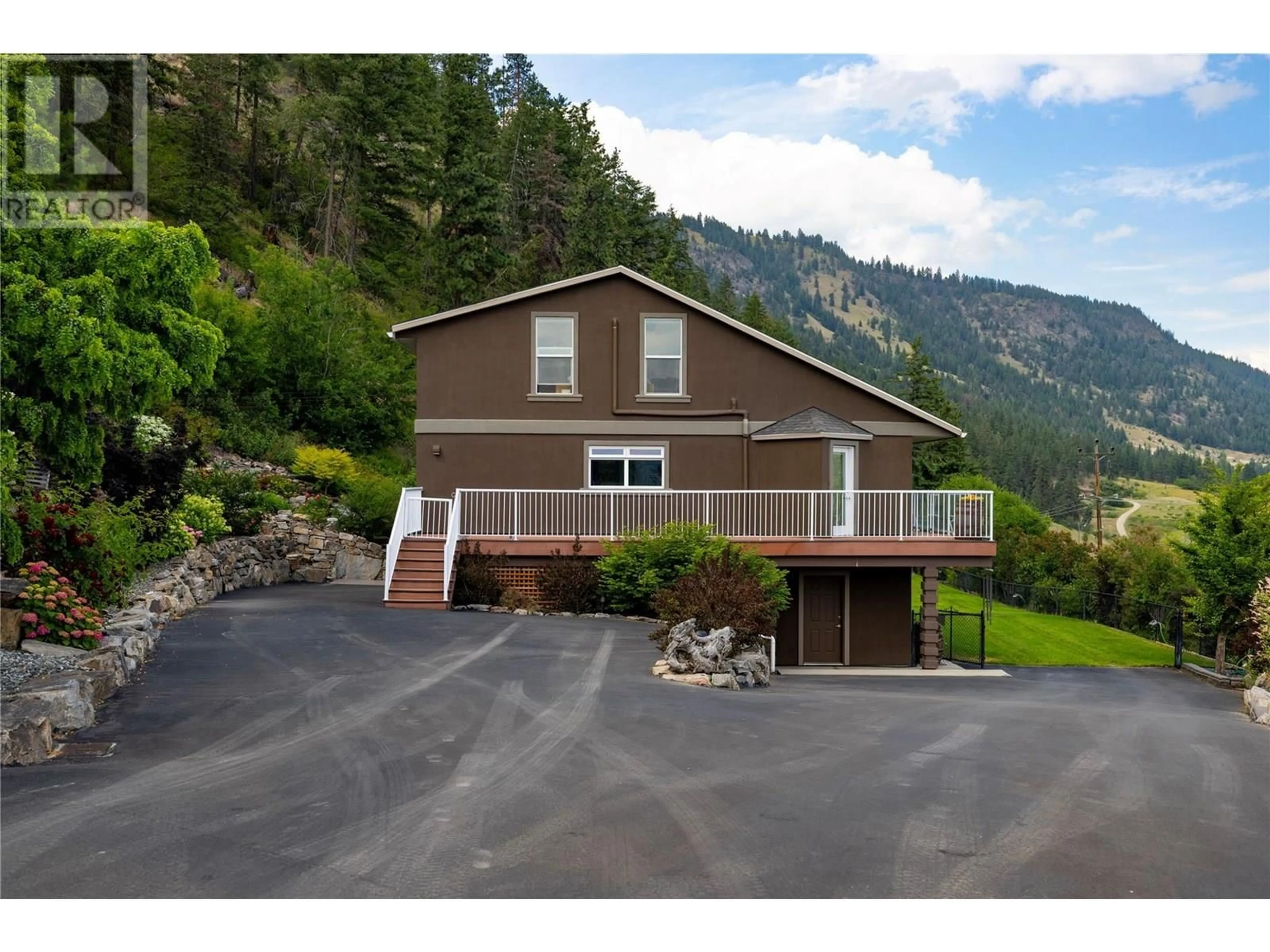 Home with vinyl exterior material, mountain view for 16904 GATZKE ROAD, Lake Country British Columbia V4V2J1