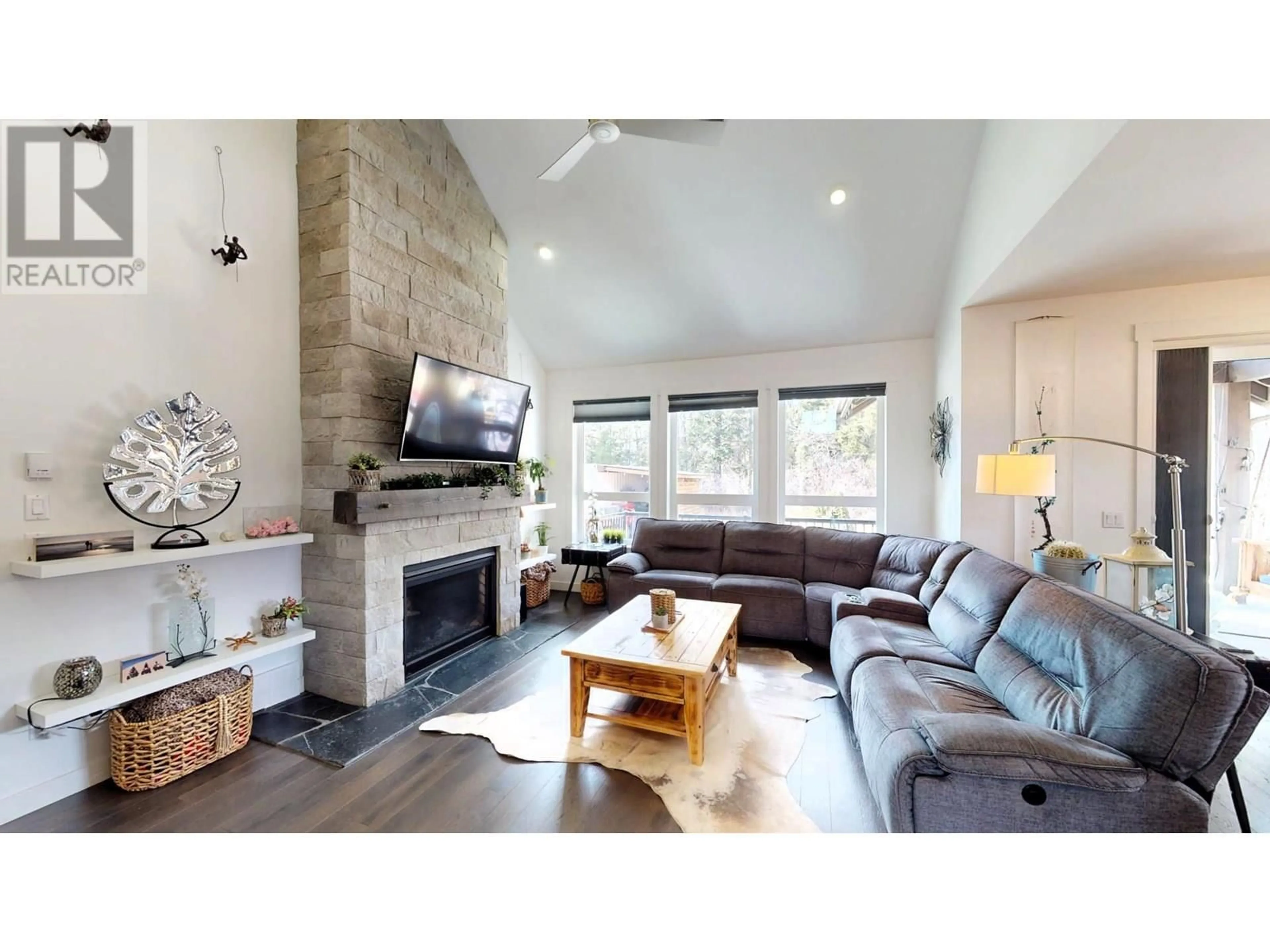 Living room with furniture, unknown for 1810 FOXWOOD TRAIL, Windermere British Columbia V0B2L2