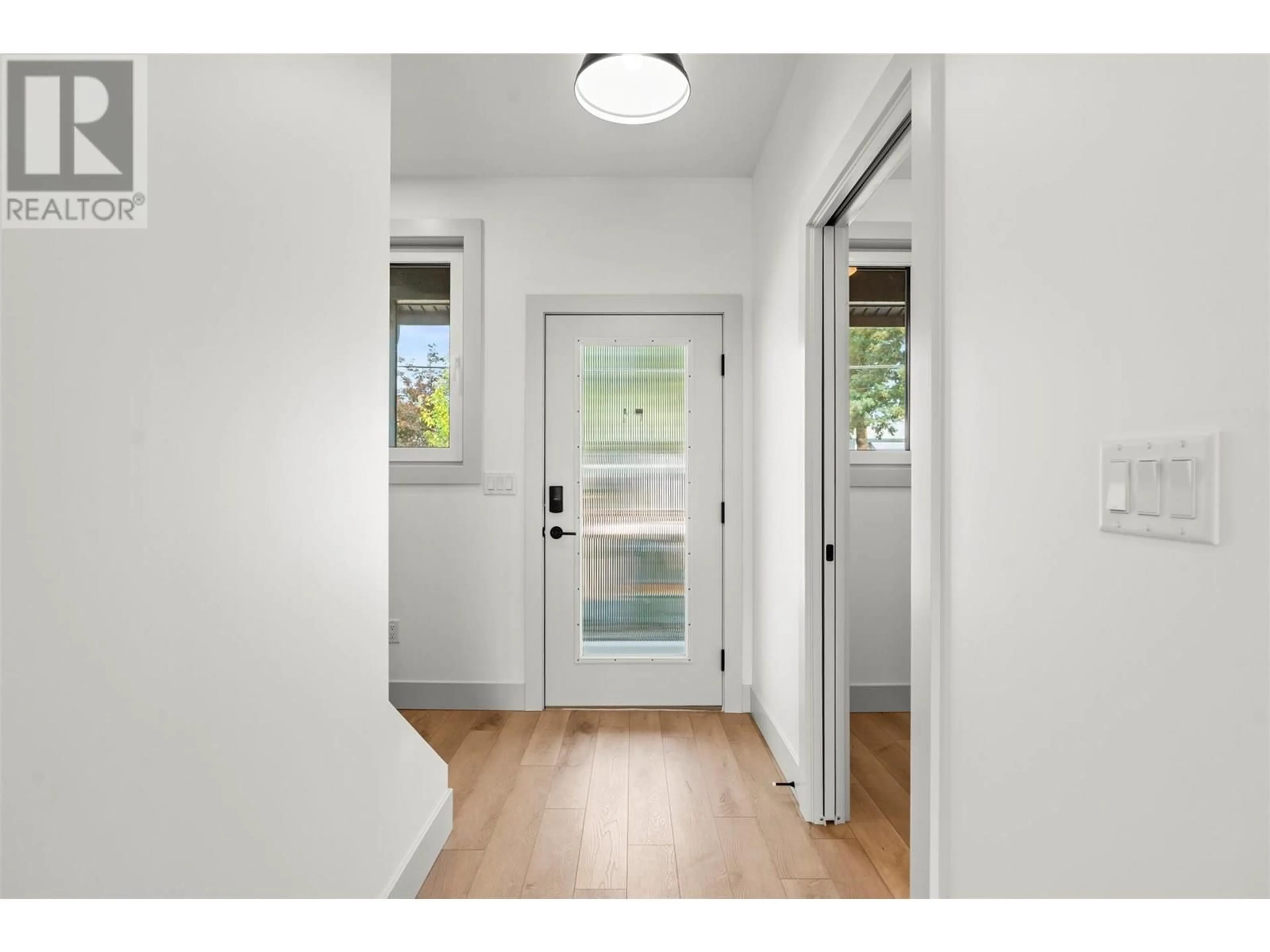 Indoor entryway for 102 - 2345 PATTERSON AVENUE, Armstrong British Columbia V0E1B1