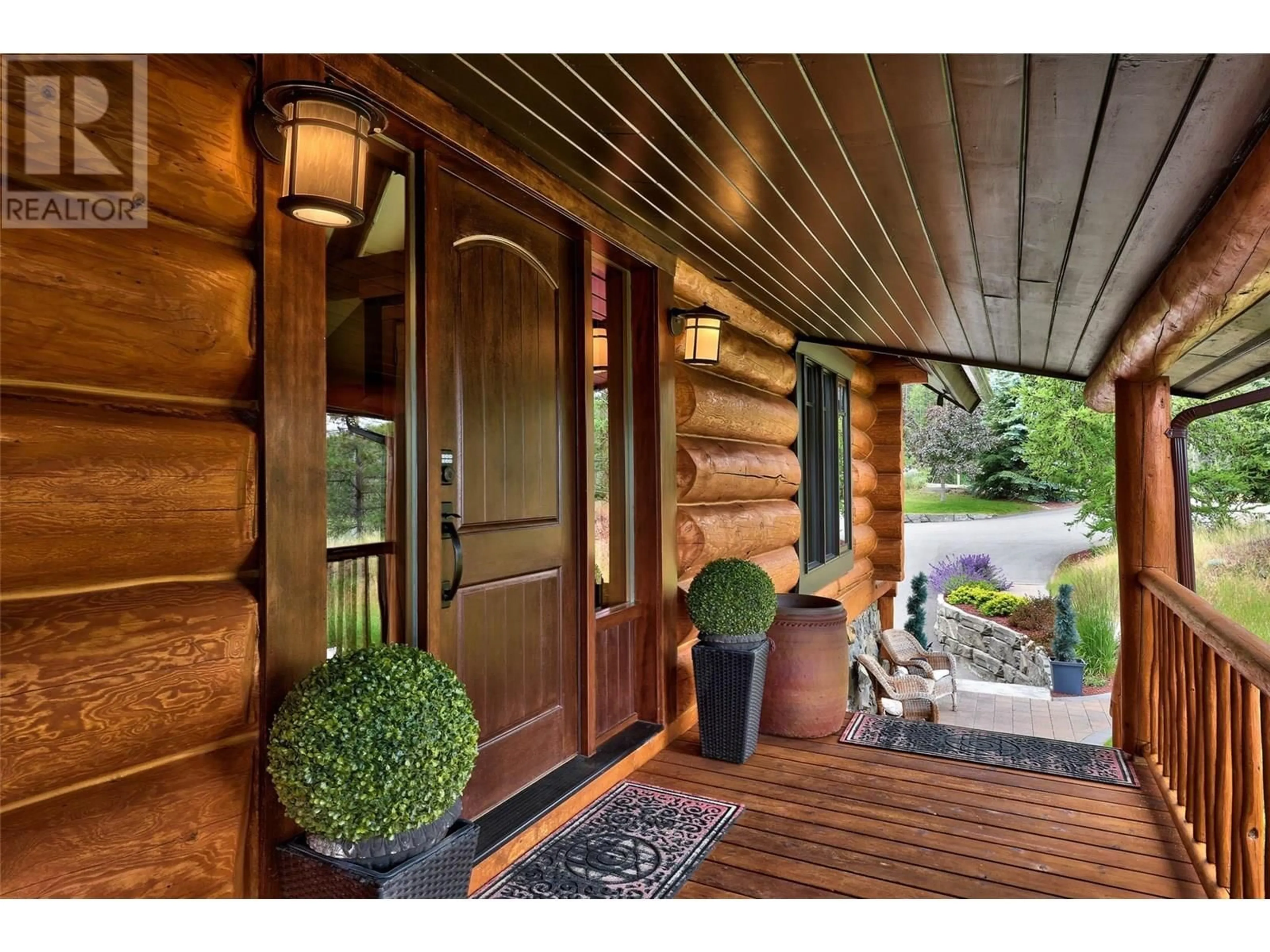 Indoor entryway for 2094 HIGH SCHYLEA DRIVE, Kamloops British Columbia V2E1S2