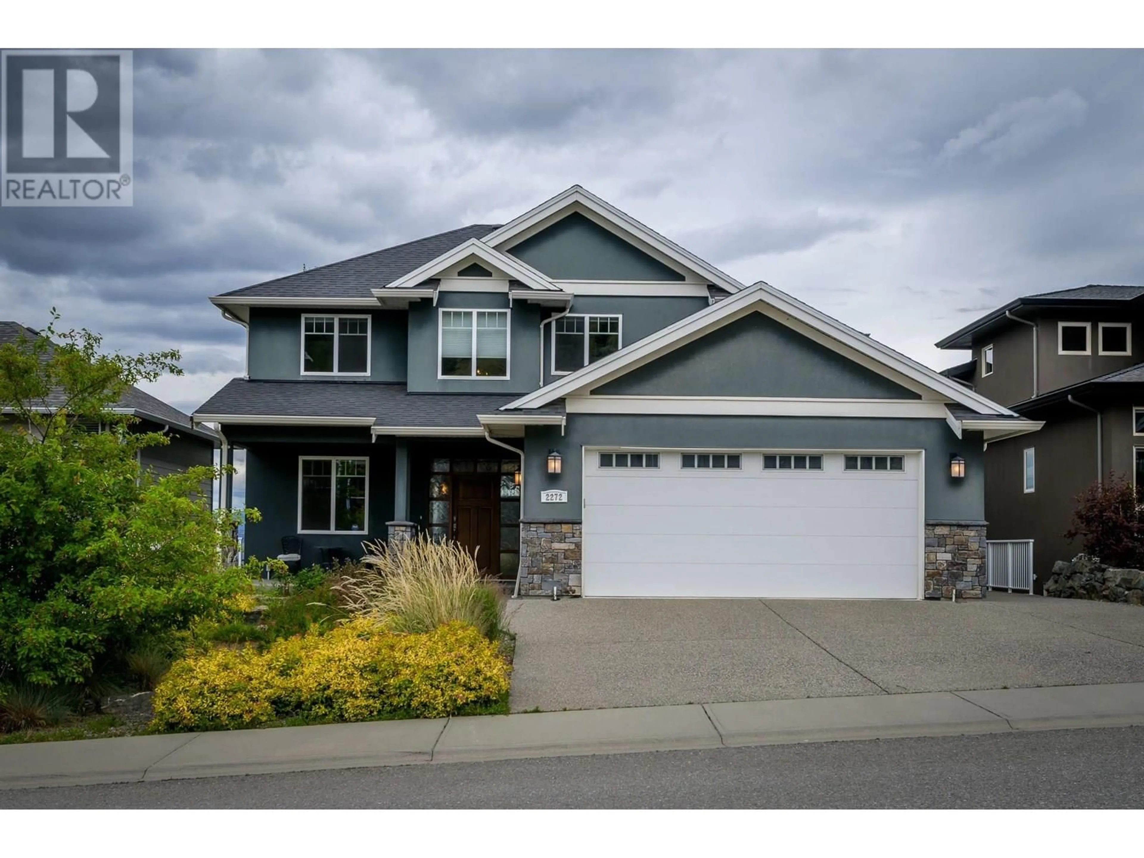 Home with vinyl exterior material, street for 2272 LINFIELD DRIVE, Kamloops British Columbia V1S0B8