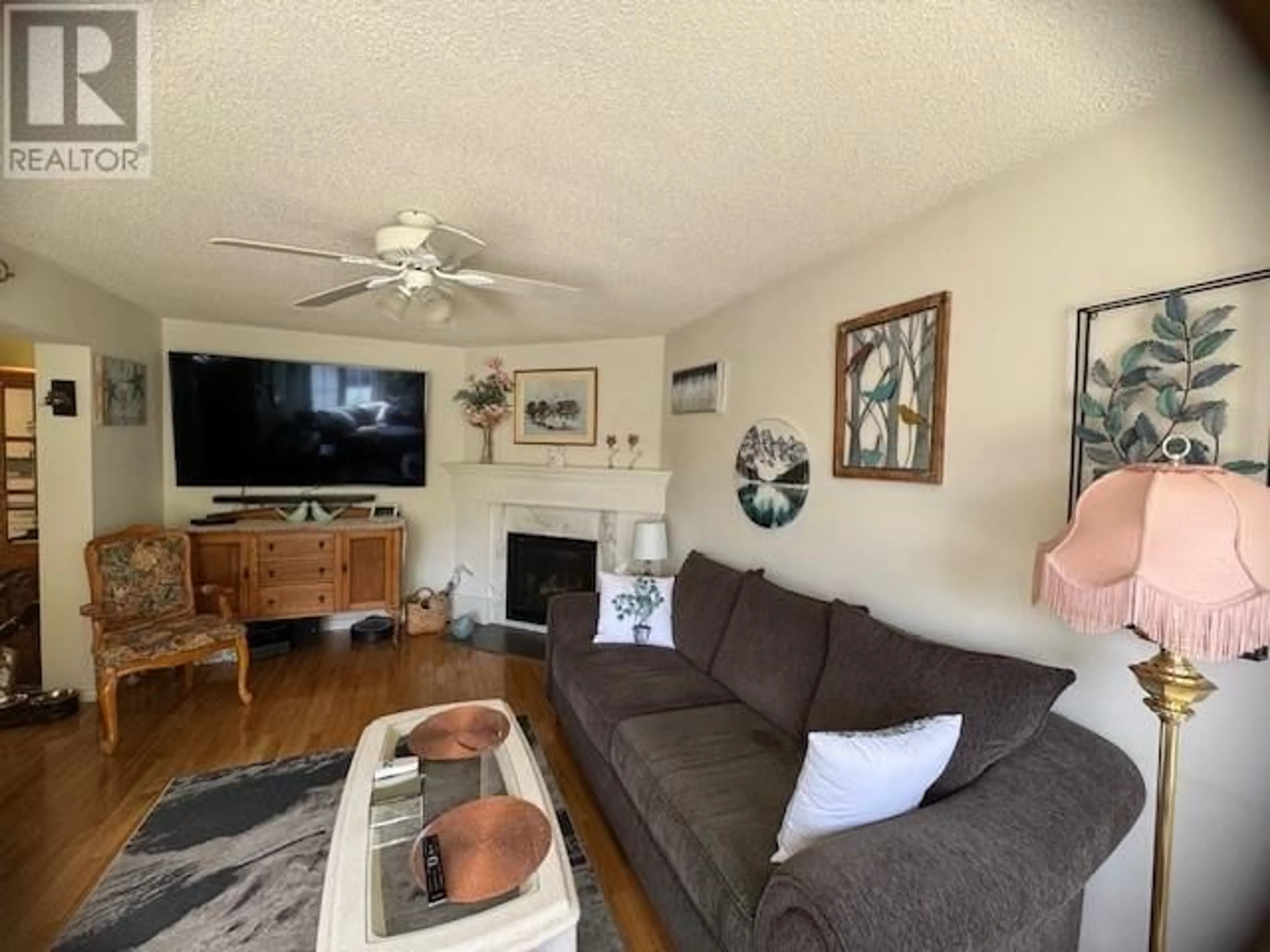Living room with furniture, unknown for 10 - 3096 SOUTH MAIN STREET, Penticton British Columbia V2A6G5
