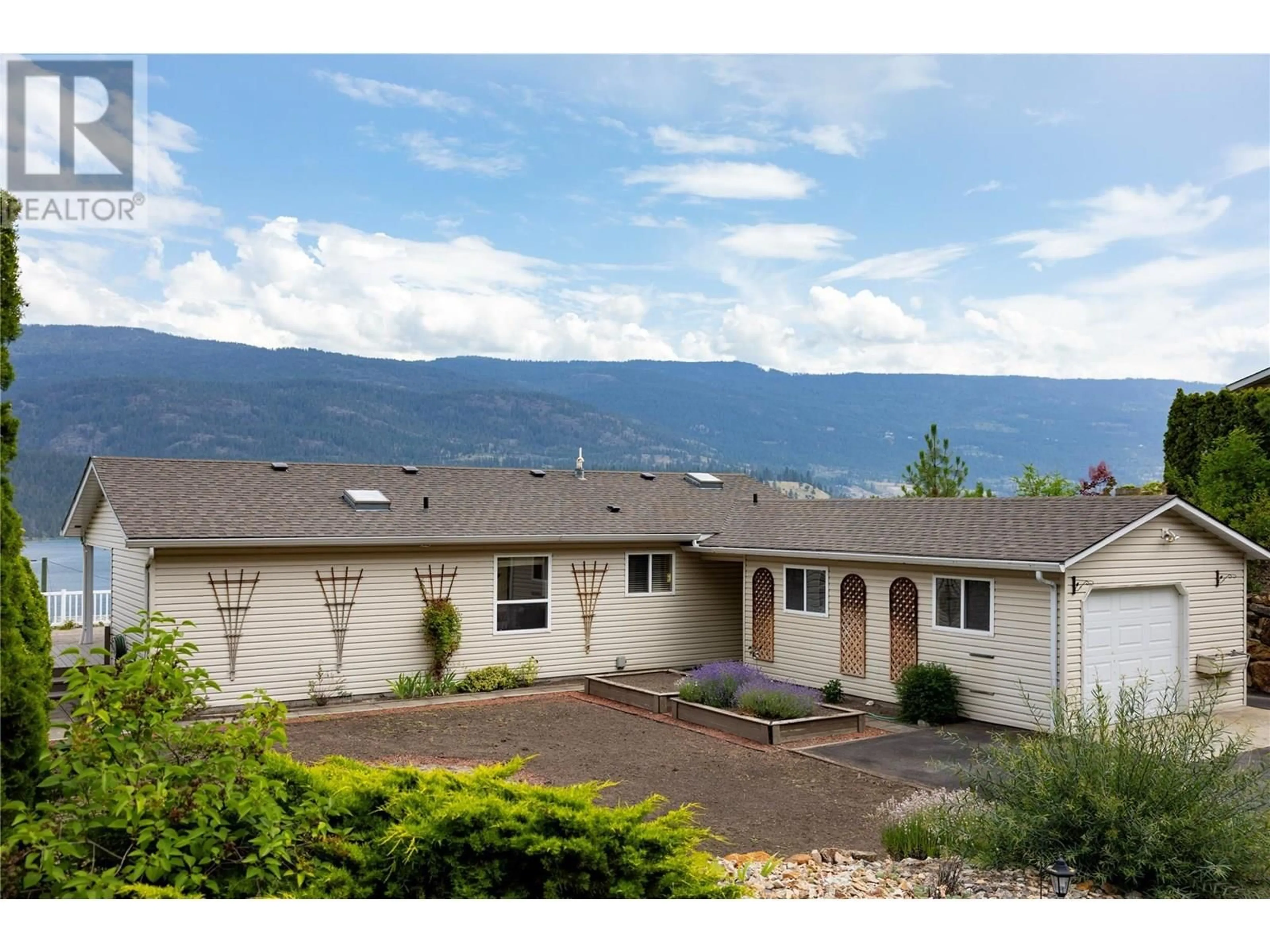 Home with vinyl exterior material, mountain view for 17610  41 RAWSTHORNE ROAD, Lake Country British Columbia V4V2G1