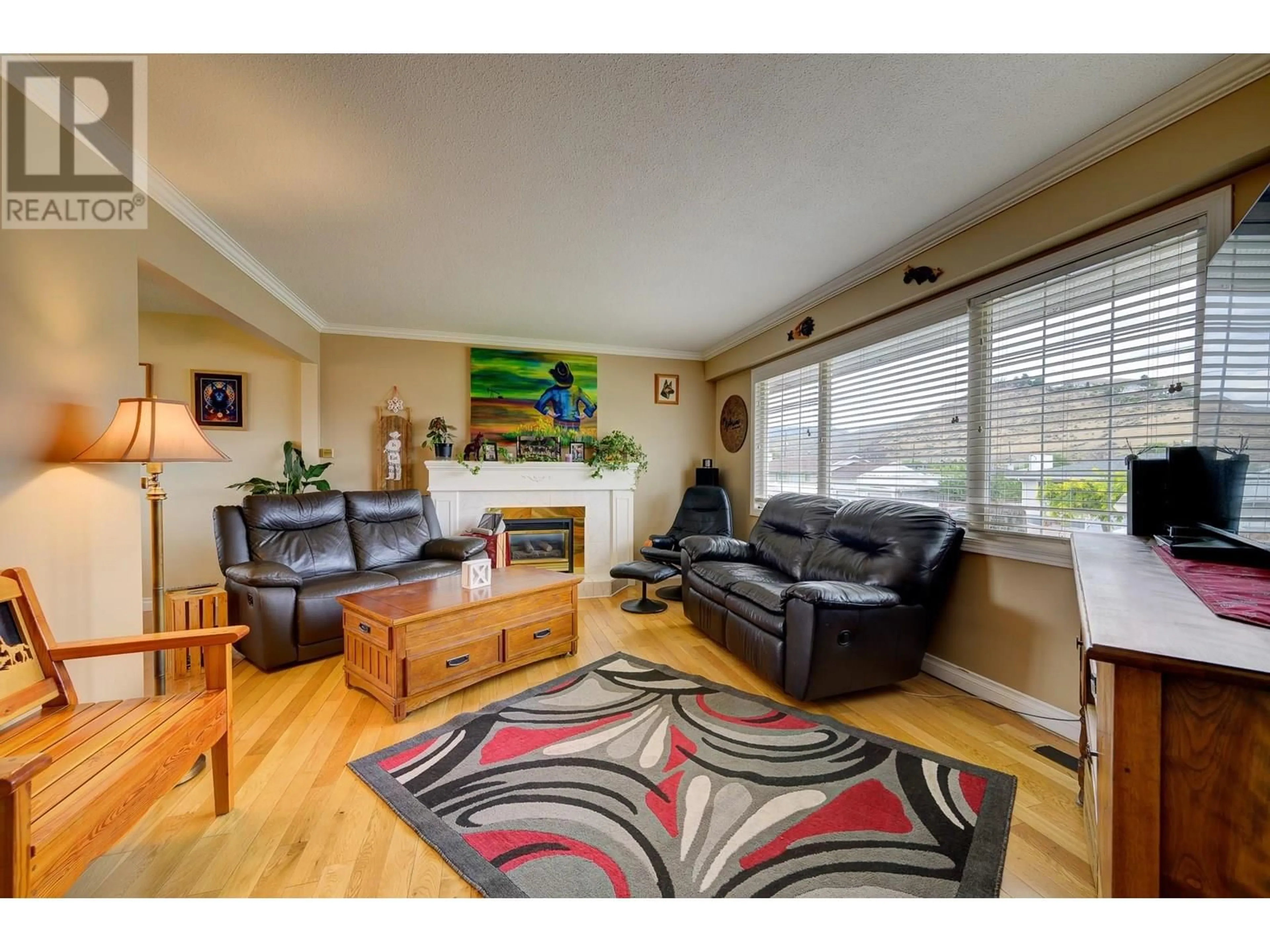 Living room with furniture, wood/laminate floor for 927 CRANBROOK PLACE, Kamloops British Columbia V2B2A8