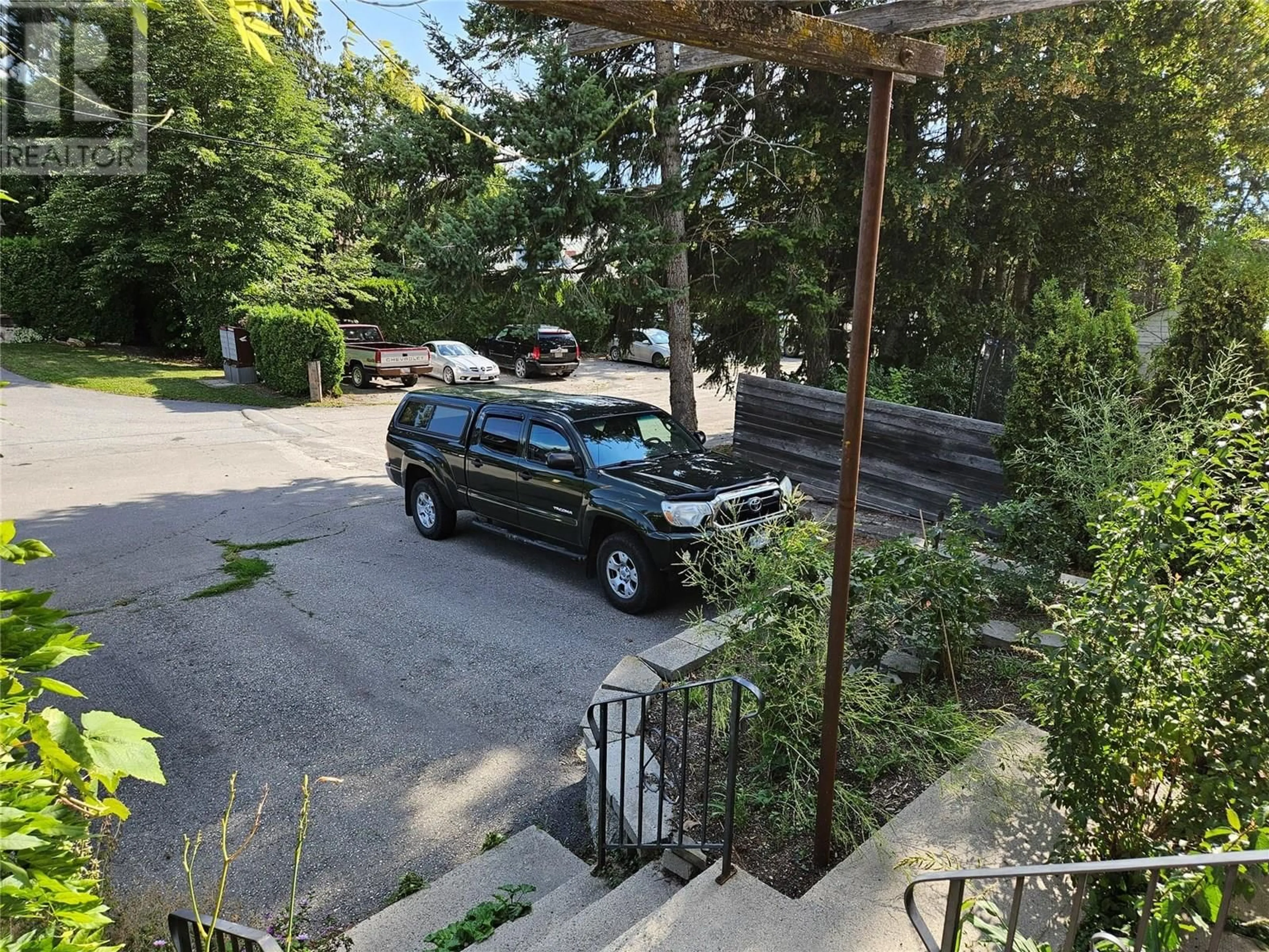 A pic from outside/outdoor area/front of a property/back of a property/a pic from drone, unknown for 929 DOGWOOD STREET, Creston British Columbia V0B1G3