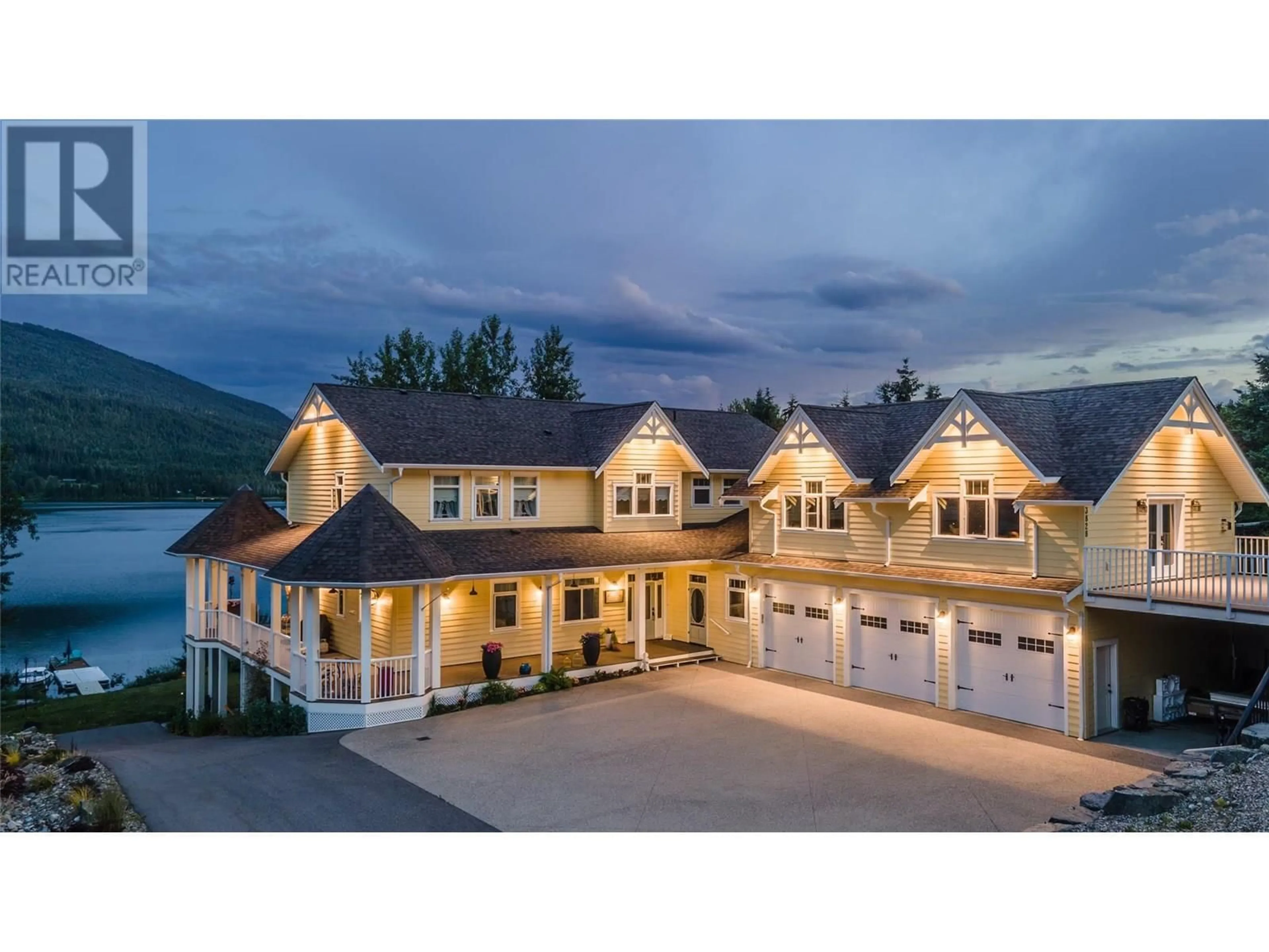A pic from outside/outdoor area/front of a property/back of a property/a pic from drone, mountain view for 3828 PARRI ROAD, Sorrento British Columbia V0E2W1