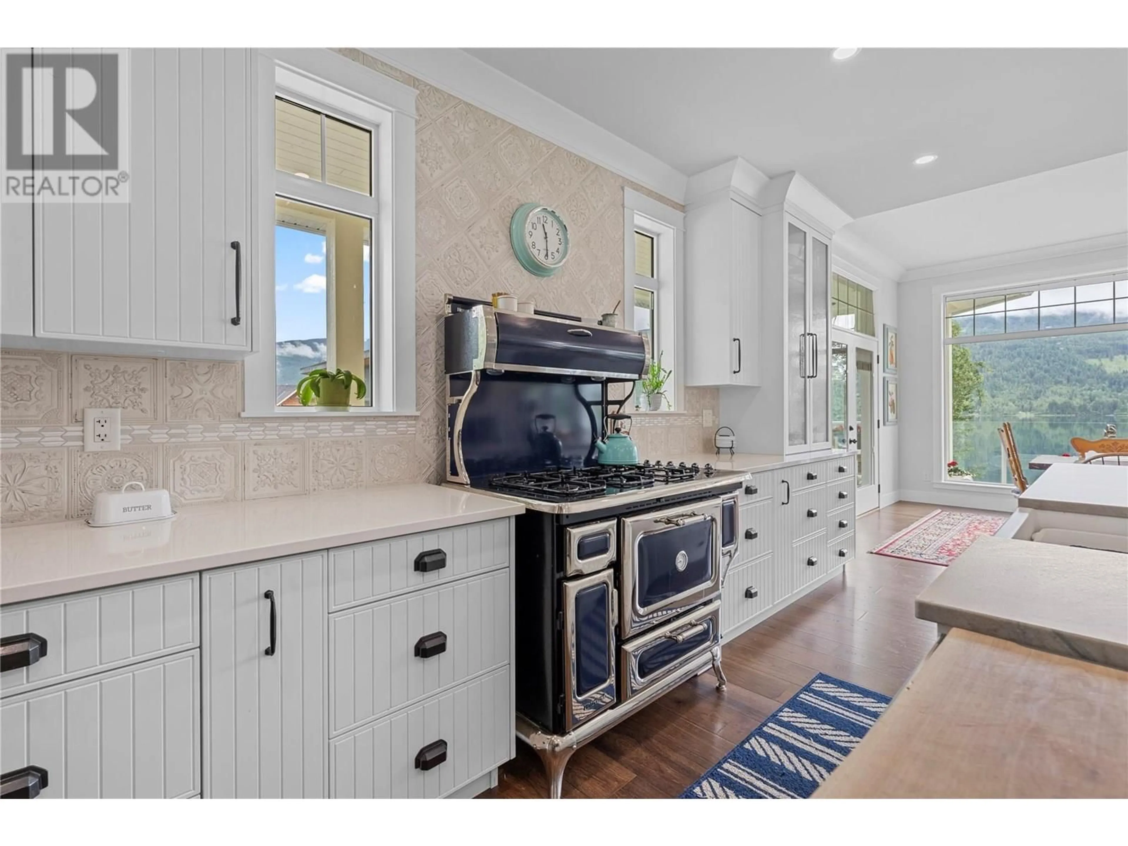 Open concept kitchen, ceramic/tile floor for 3828 PARRI ROAD, Sorrento British Columbia V0E2W1