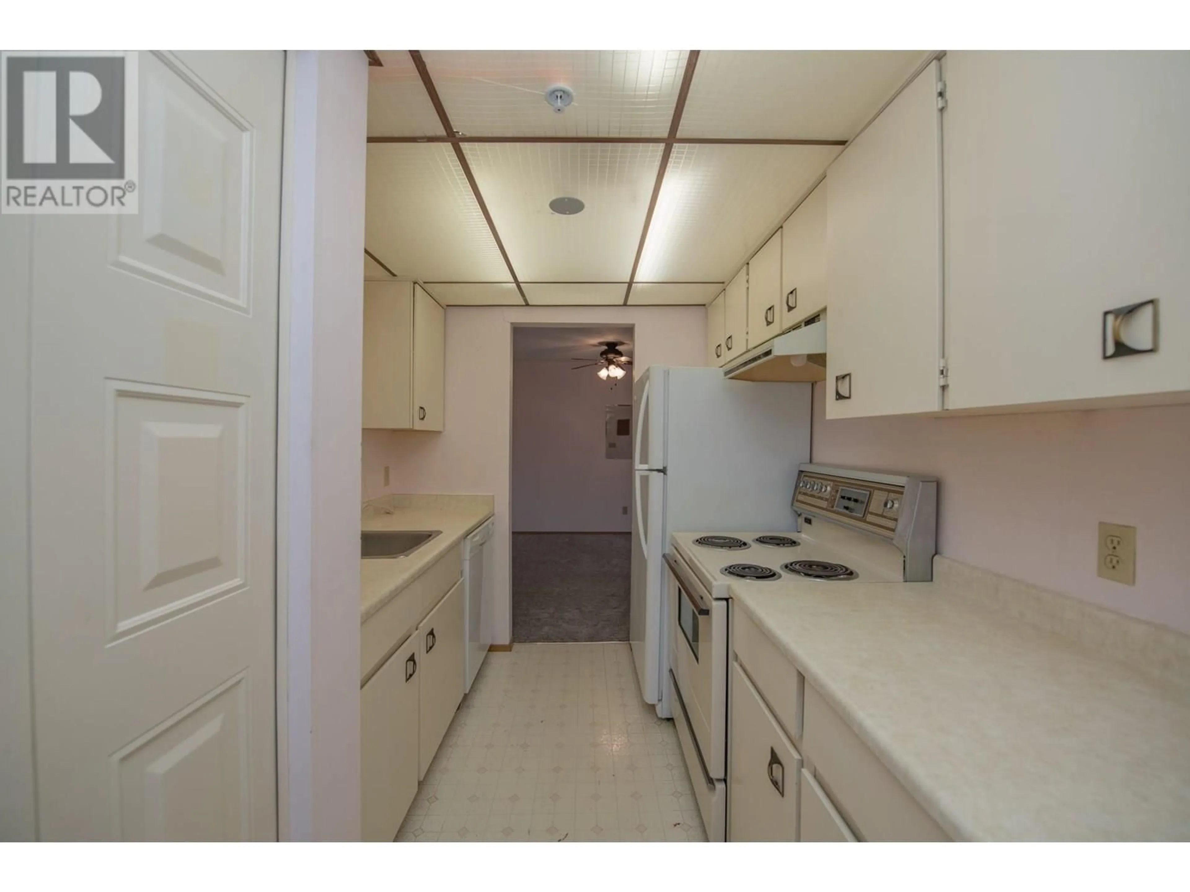 Standard kitchen, unknown for 204 - 3701 27 AVENUE, Vernon British Columbia V1T1S5