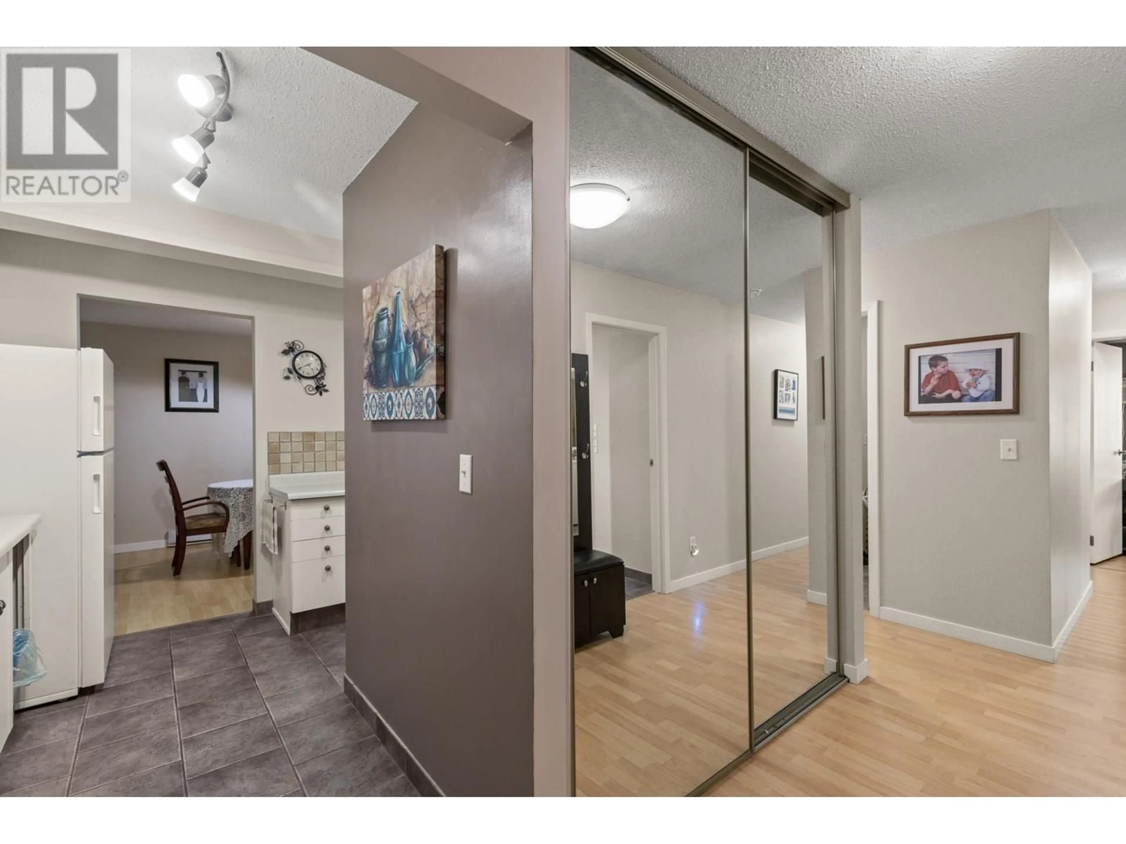 Indoor entryway for 108 - 1035 BERNARD AVENUE, Kelowna British Columbia V1Y6P7