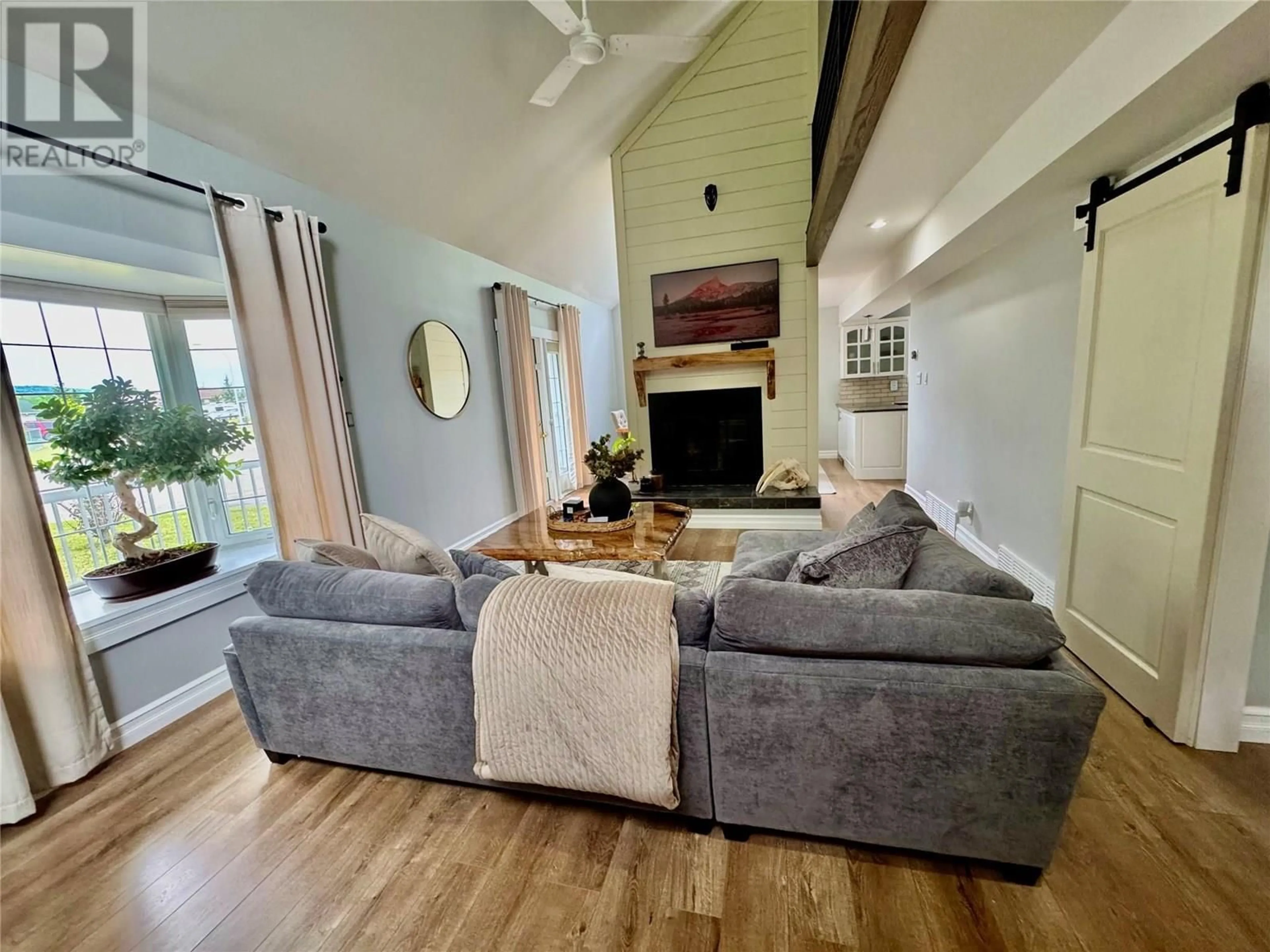 Living room with furniture, unknown for 10711 WILLOWVIEW DRIVE, Dawson Creek British Columbia V1G4T2