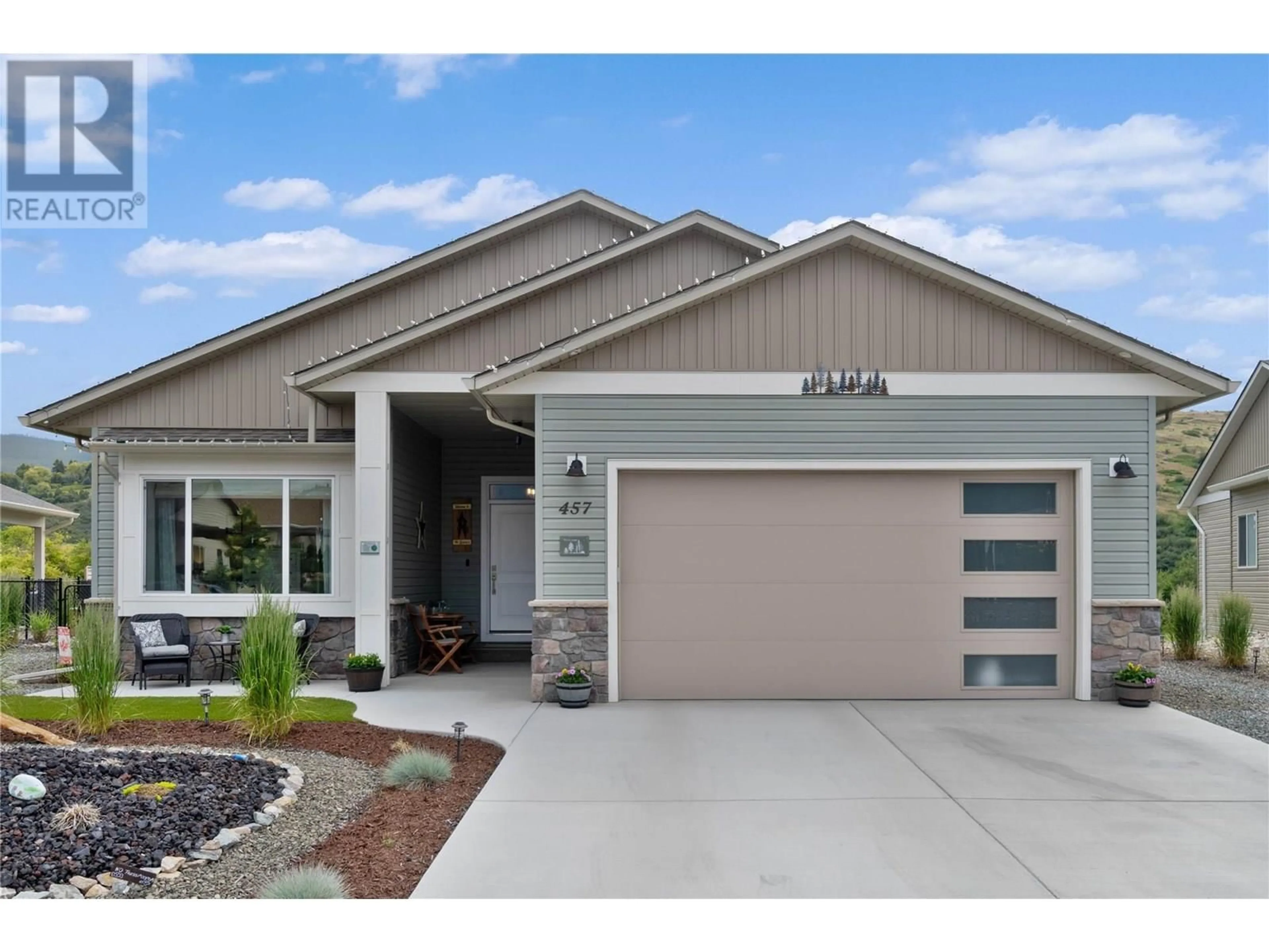 Home with vinyl exterior material, street for 457 4 STREET, Vernon British Columbia V1H1Z1