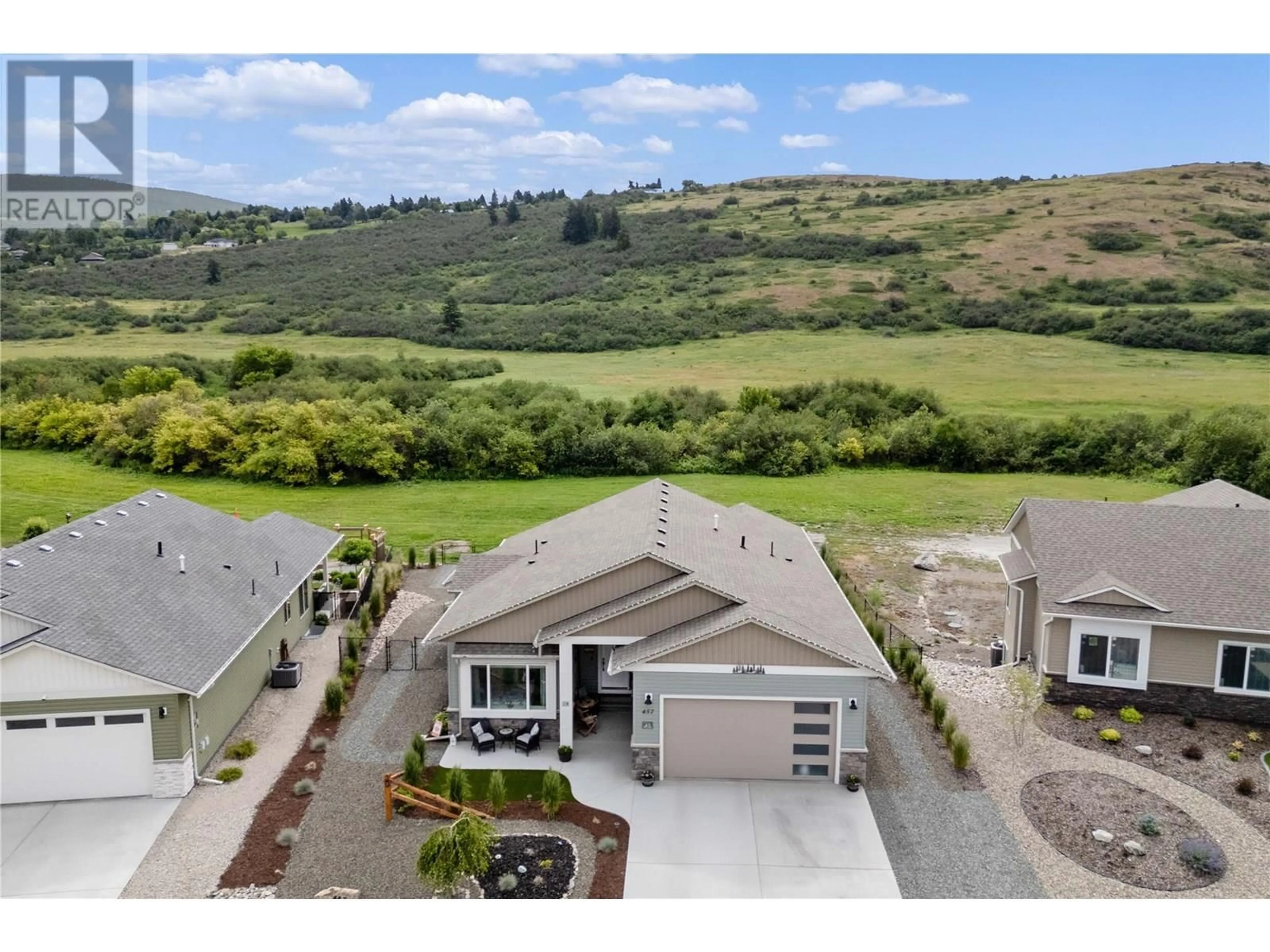 A pic from outside/outdoor area/front of a property/back of a property/a pic from drone, mountain view for 457 4 STREET, Vernon British Columbia V1H1Z1
