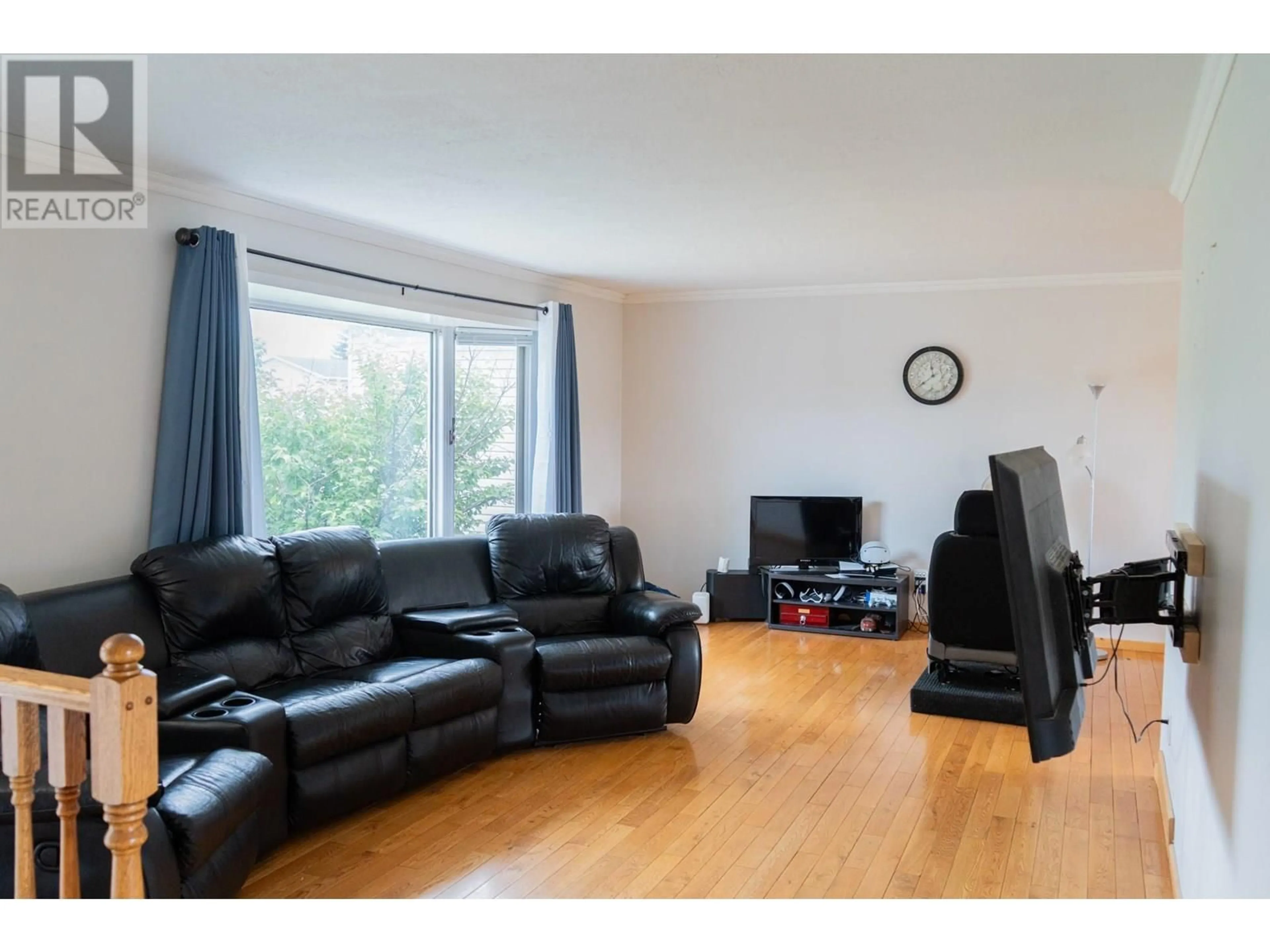 Living room with furniture, wood/laminate floor for 1537 109 AVENUE, Dawson Creek British Columbia V1G2V3