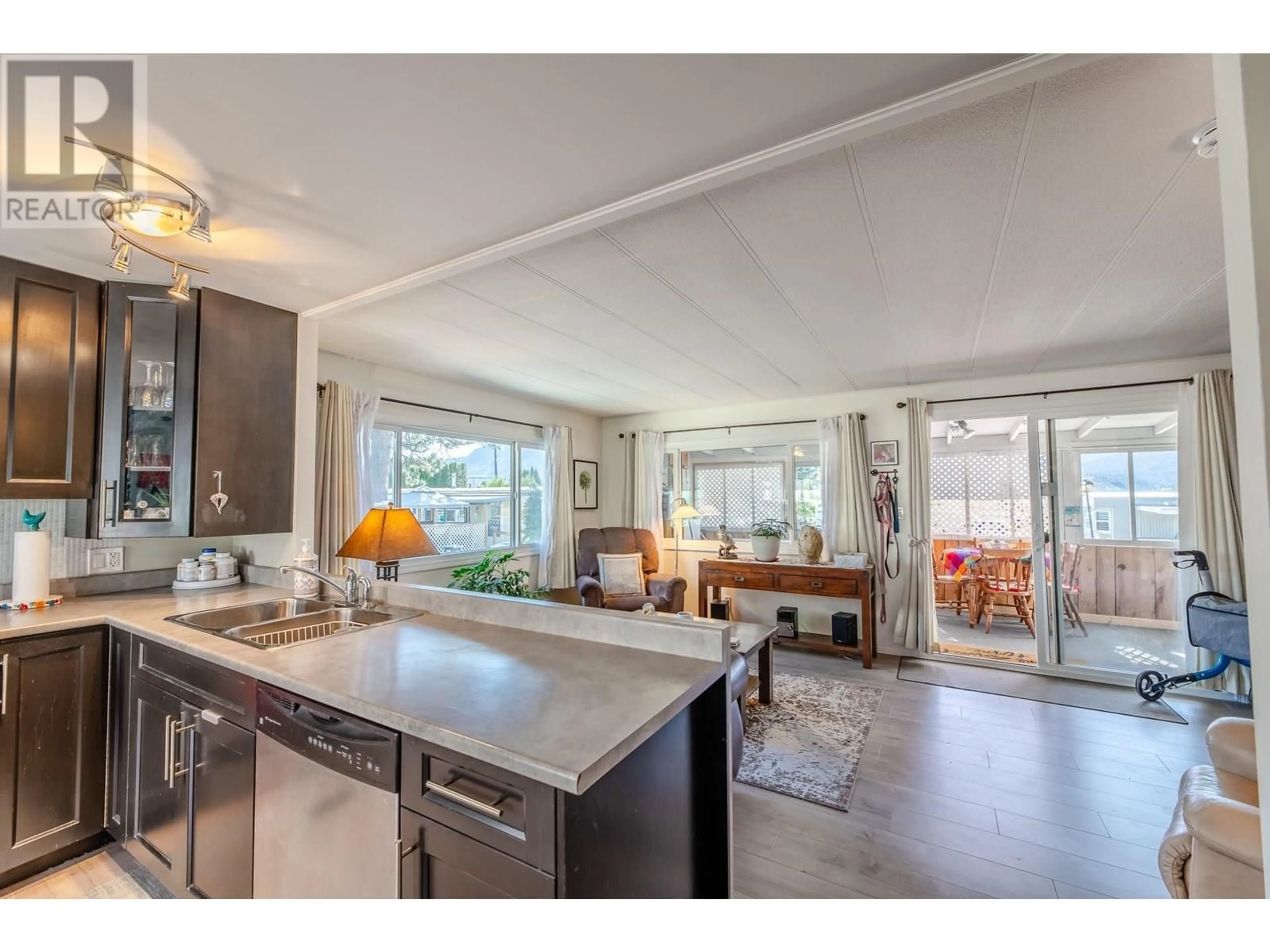Open concept kitchen, unknown for 88 - 98 OKANAGAN AVENUE EAST, Penticton British Columbia V2A3J5