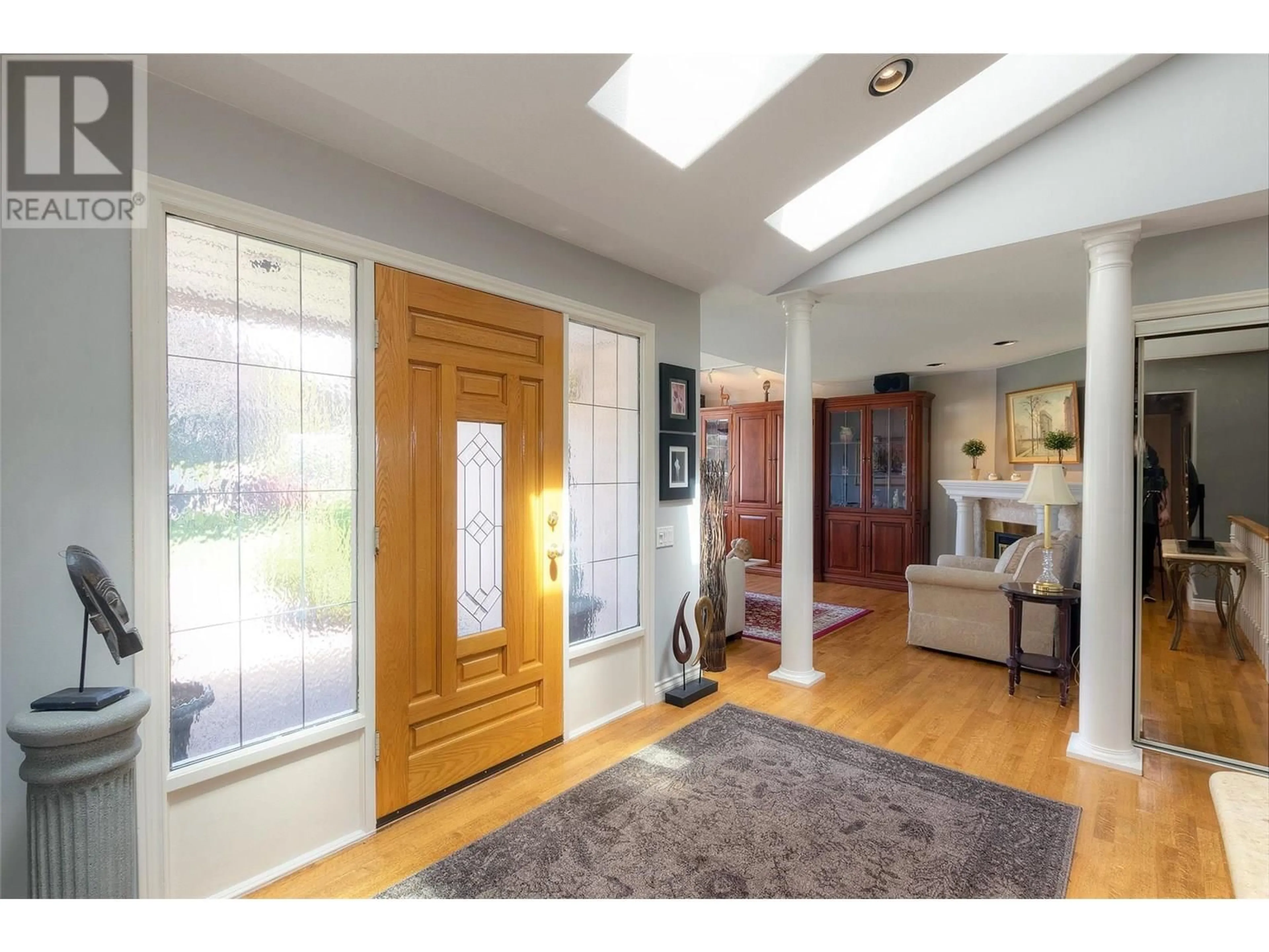 Indoor entryway for 761 SIWASH COURT, Kelowna British Columbia V1V1N5