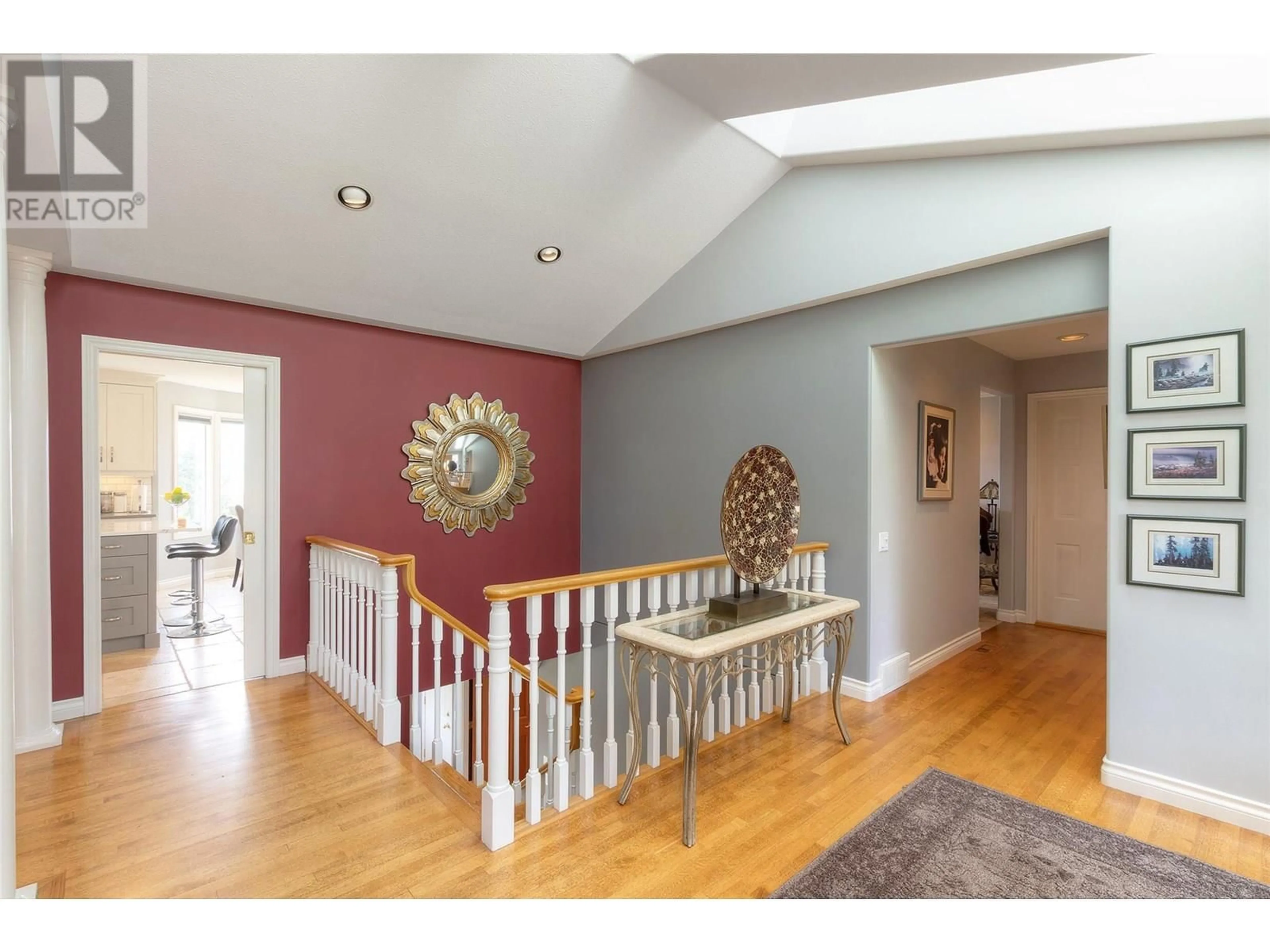 Indoor foyer for 761 SIWASH COURT, Kelowna British Columbia V1V1N5