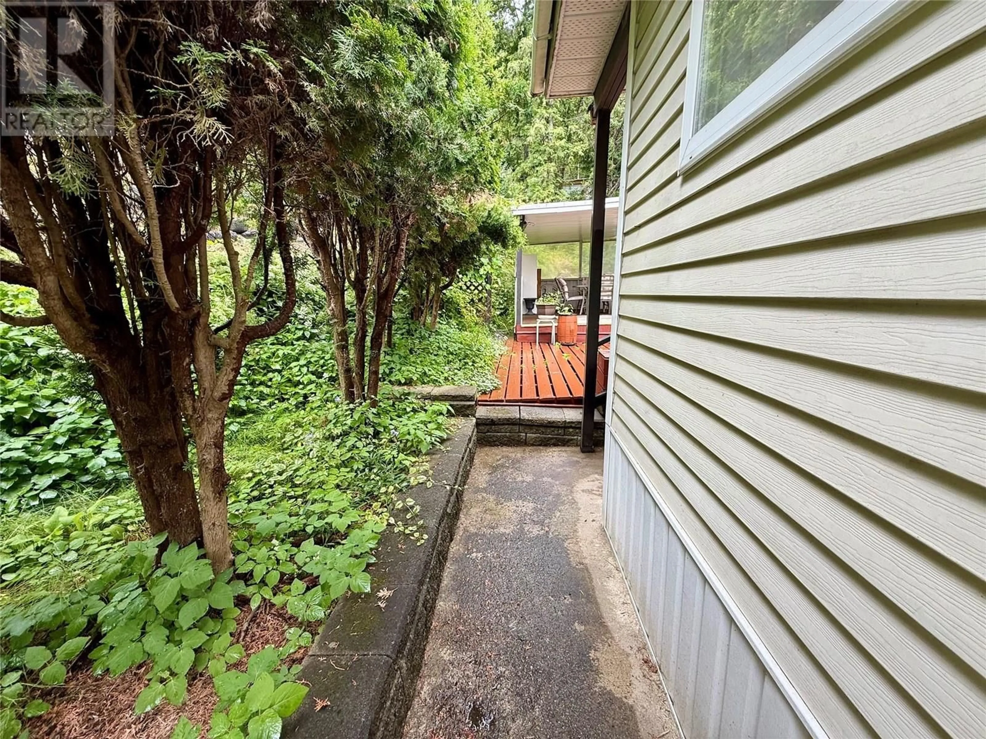 Patio, street for 739 3A HIGHWAY, Nelson British Columbia V1L6M4
