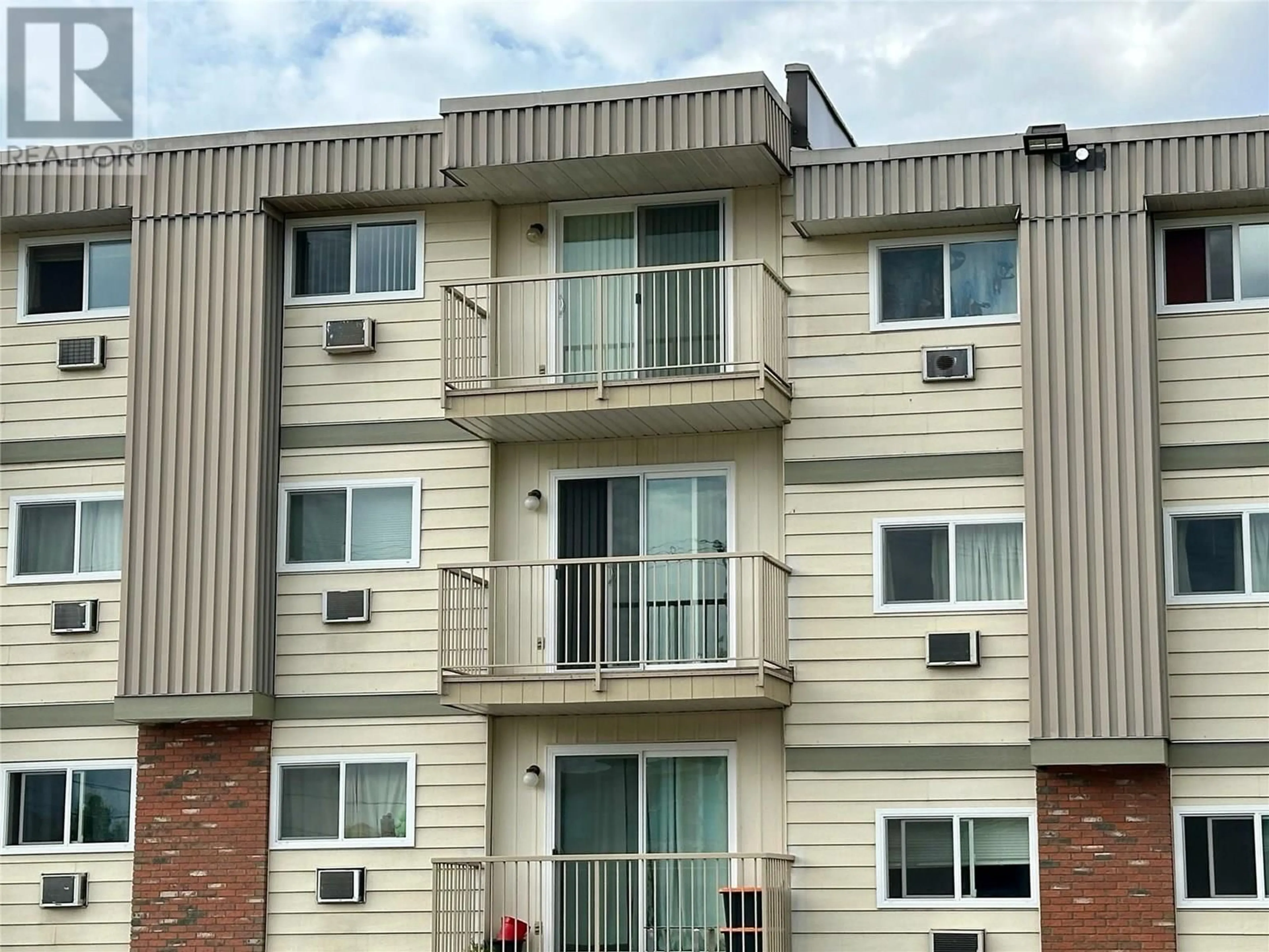 Home with vinyl exterior material, building for 412 - 3304 35 AVENUE, Vernon British Columbia V1T8M6