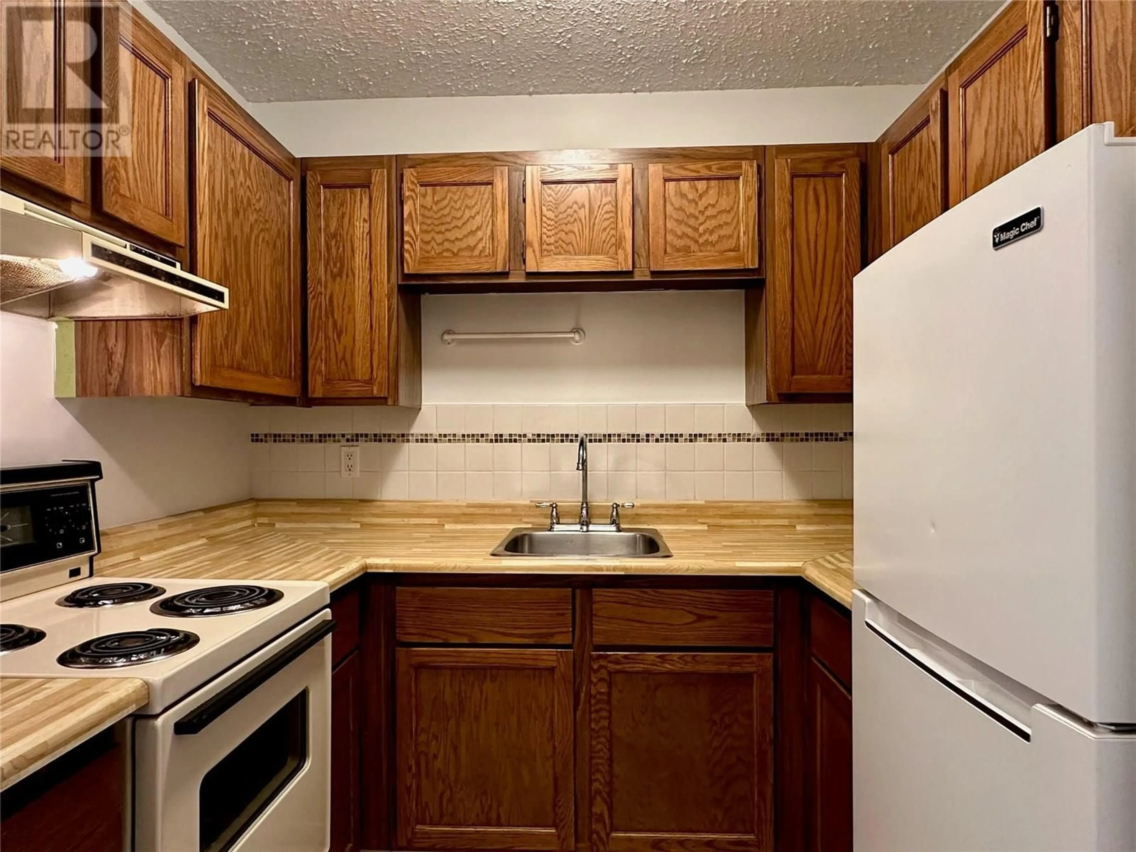 Standard kitchen, unknown for 412 - 3304 35 AVENUE, Vernon British Columbia V1T8M6