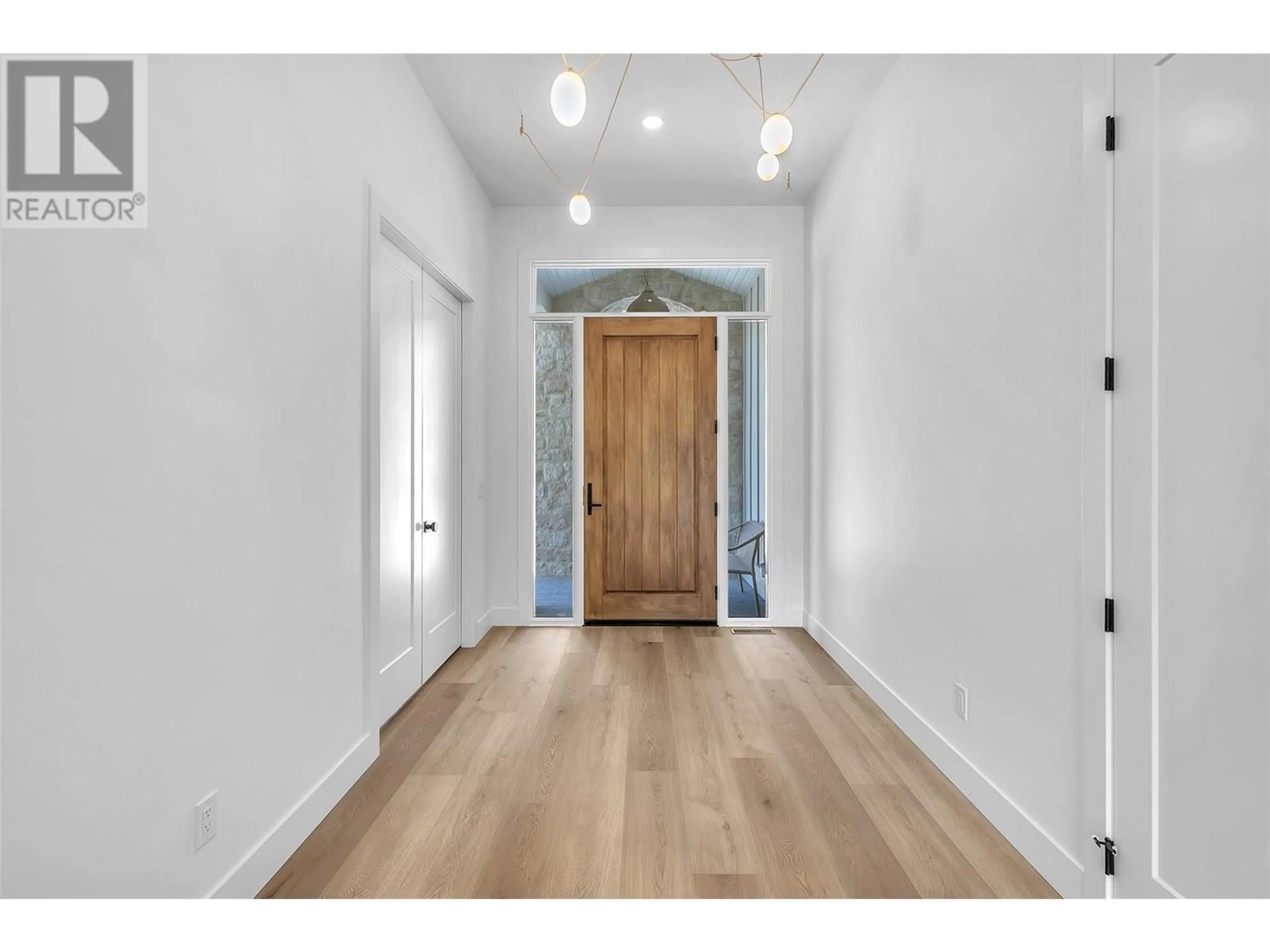 Indoor entryway for 1439 WHISTLING PINE PLACE, Kelowna British Columbia V1V2C6