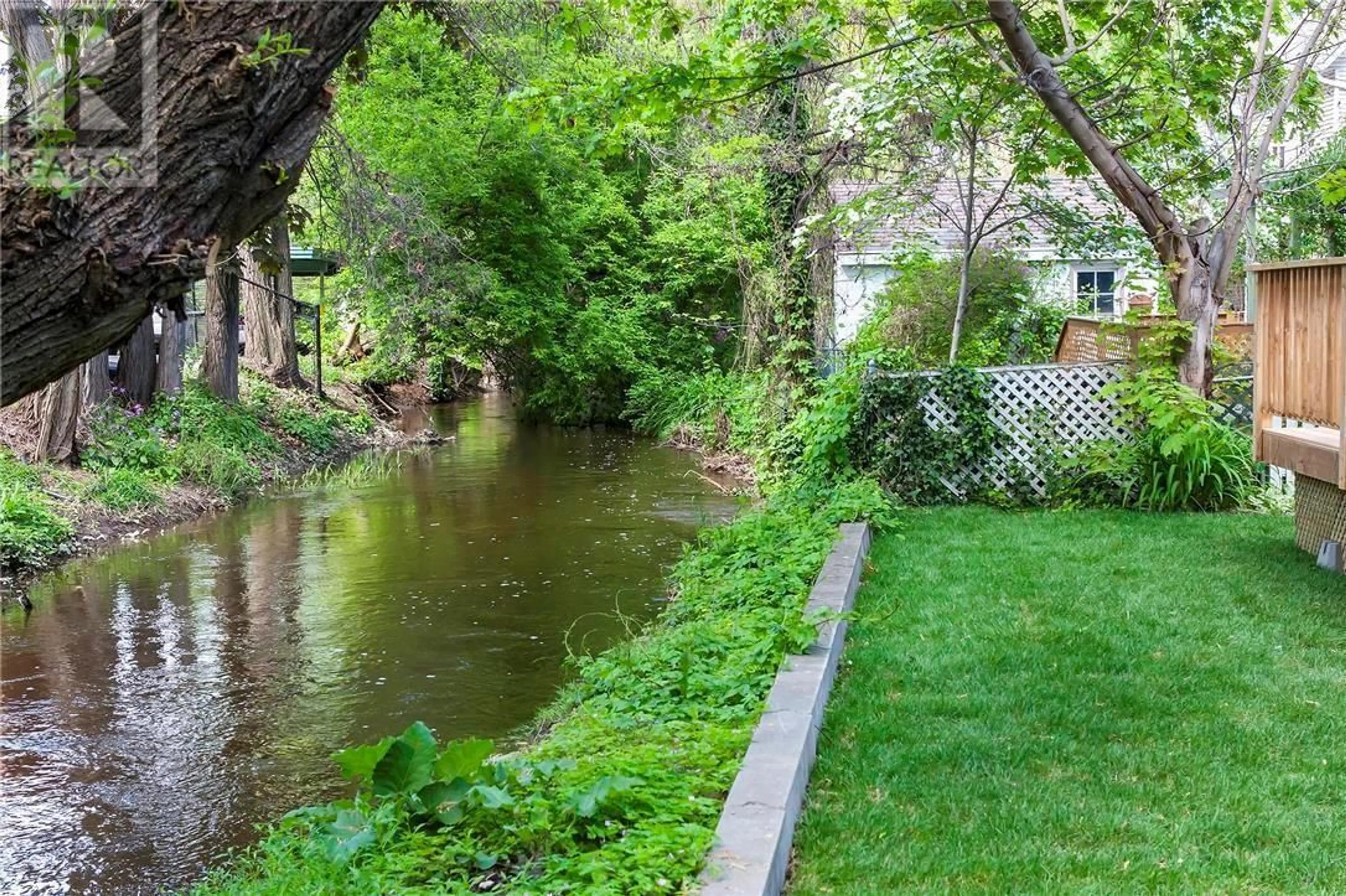Patio, water/lake/river/ocean view for 1882 MARSHALL STREET, Kelowna British Columbia V1Y2B7