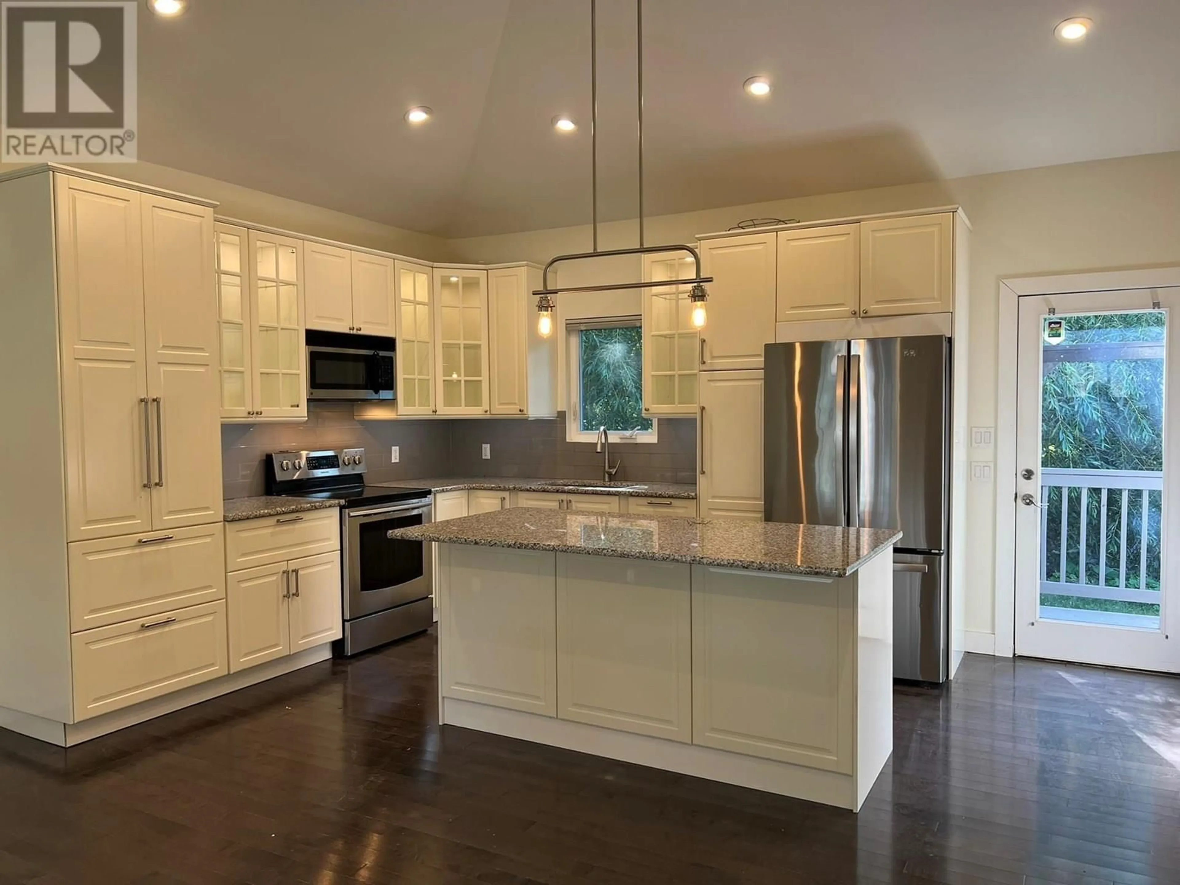 Open concept kitchen, unknown for 1882 MARSHALL STREET, Kelowna British Columbia V1Y2B7