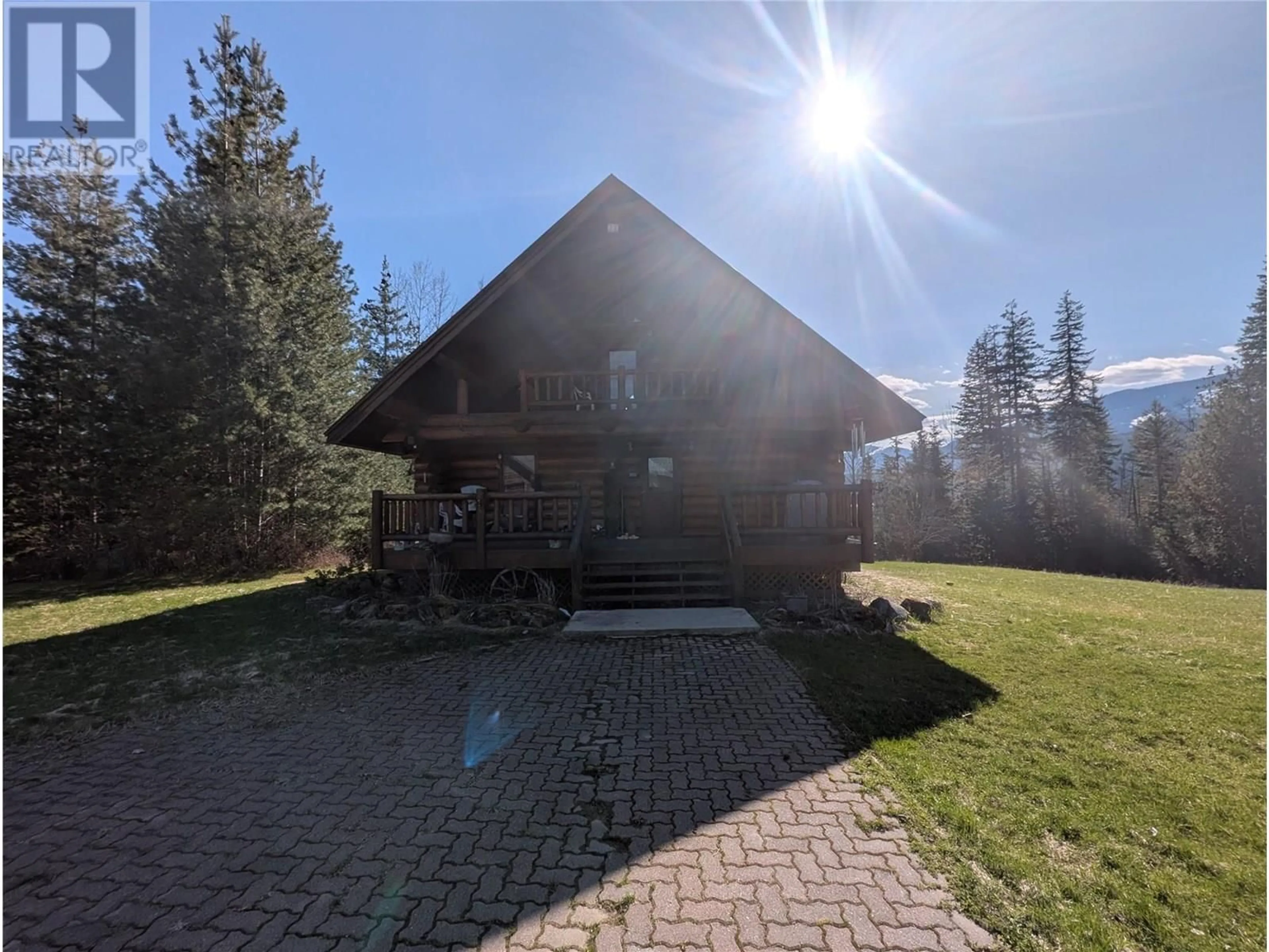 Patio, building for 1361 HORNING ROAD, Seymour Arm British Columbia V0E1M0