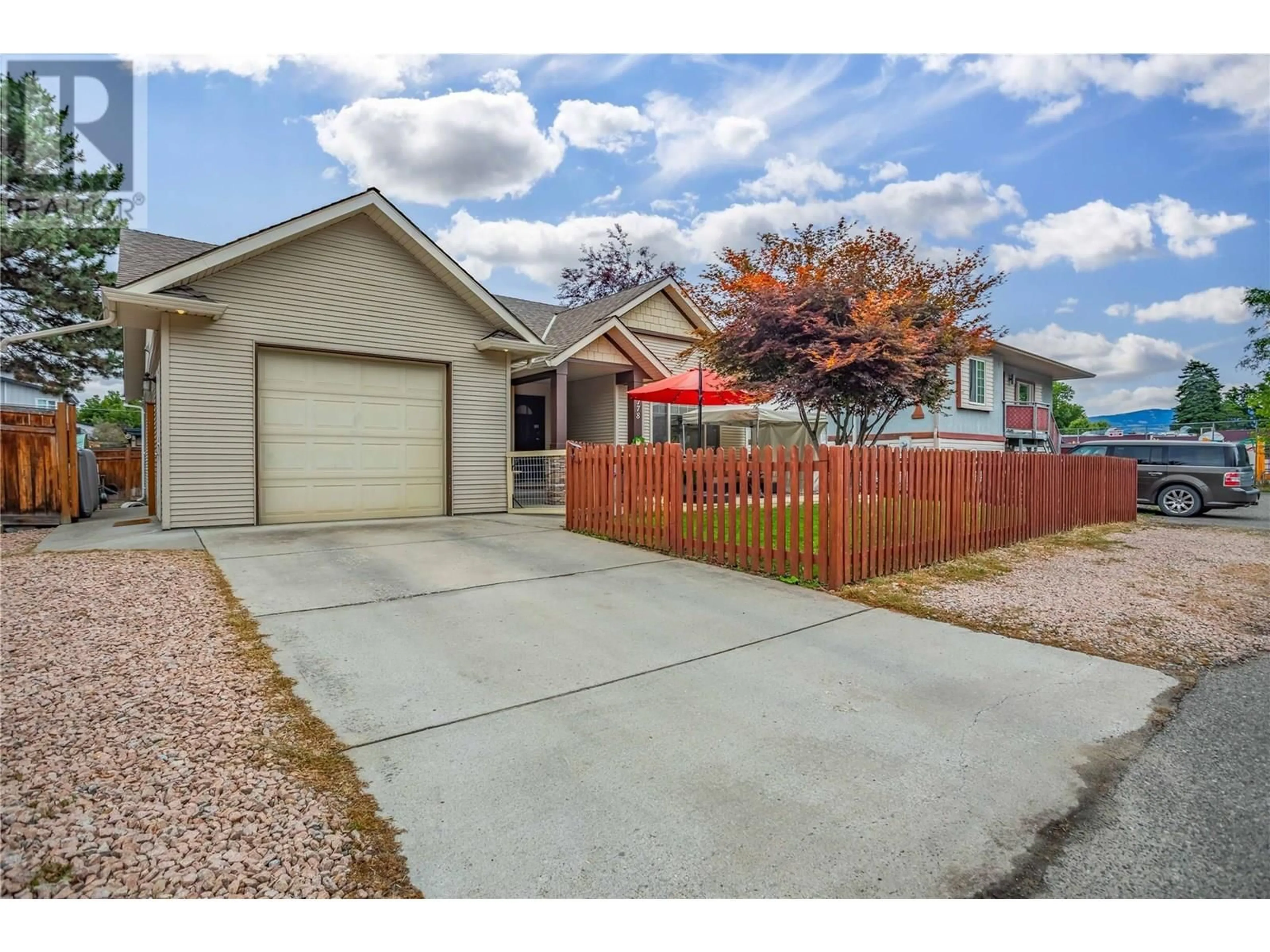 Home with vinyl exterior material, street for 778 COPELAND PLACE, Kelowna British Columbia V1Y8P9