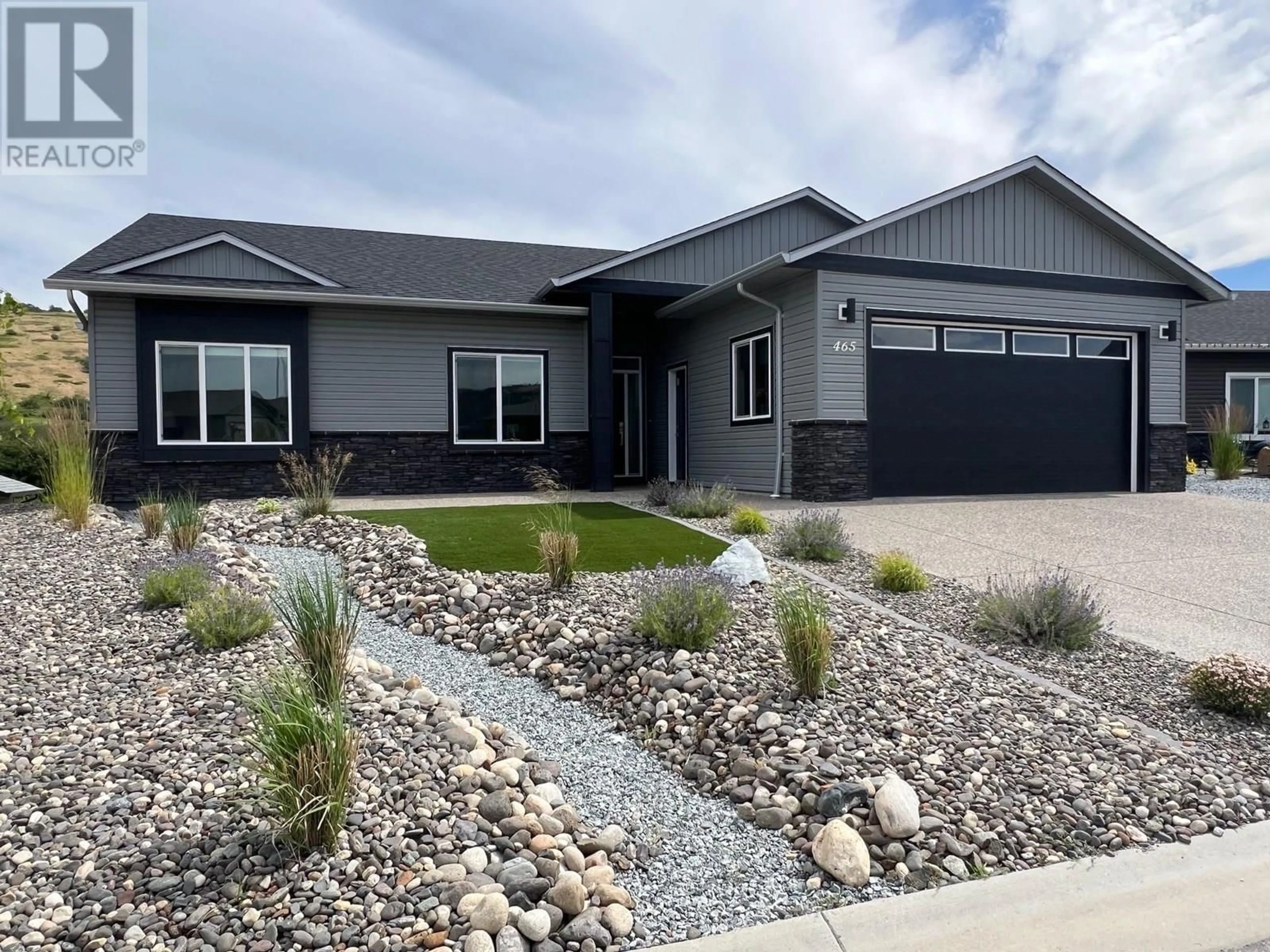 Home with vinyl exterior material, street for 465 4 STREET, Vernon British Columbia V1H1Z1