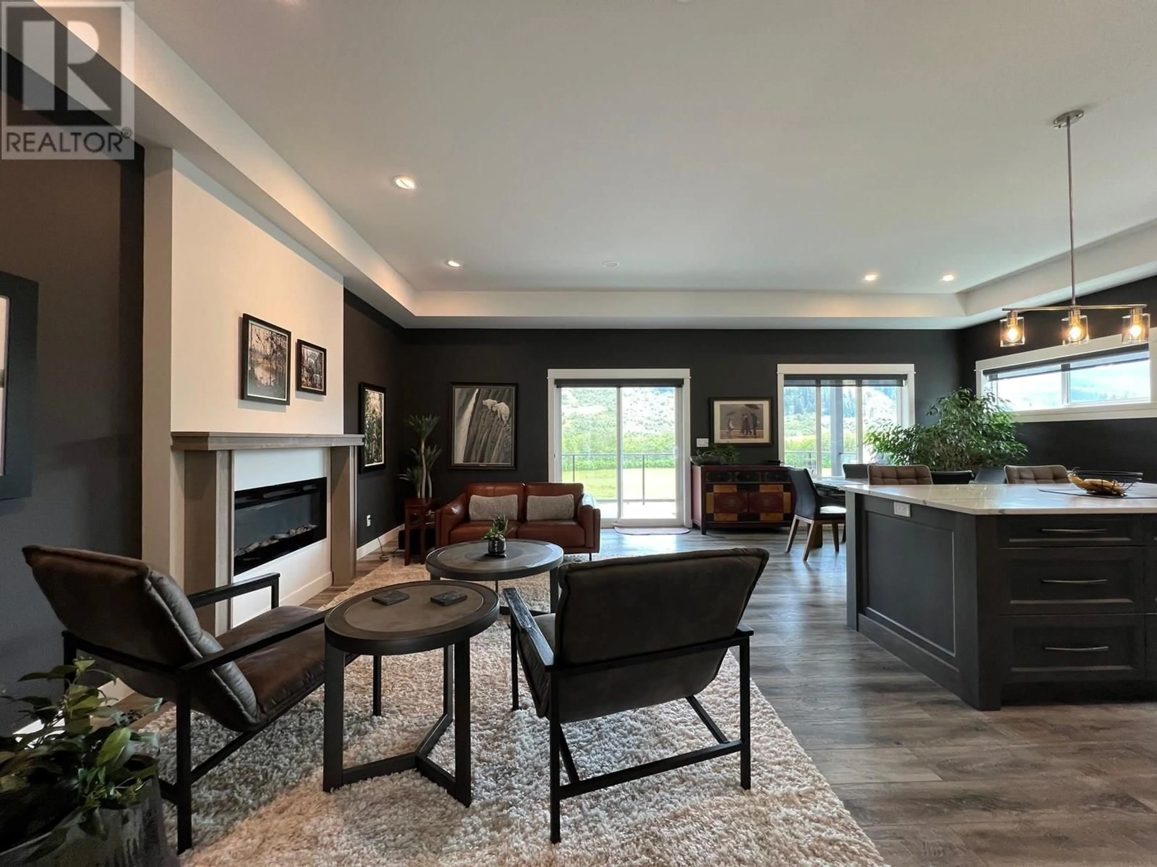 Living room with furniture, unknown for 465 4 STREET, Vernon British Columbia V1H1Z1