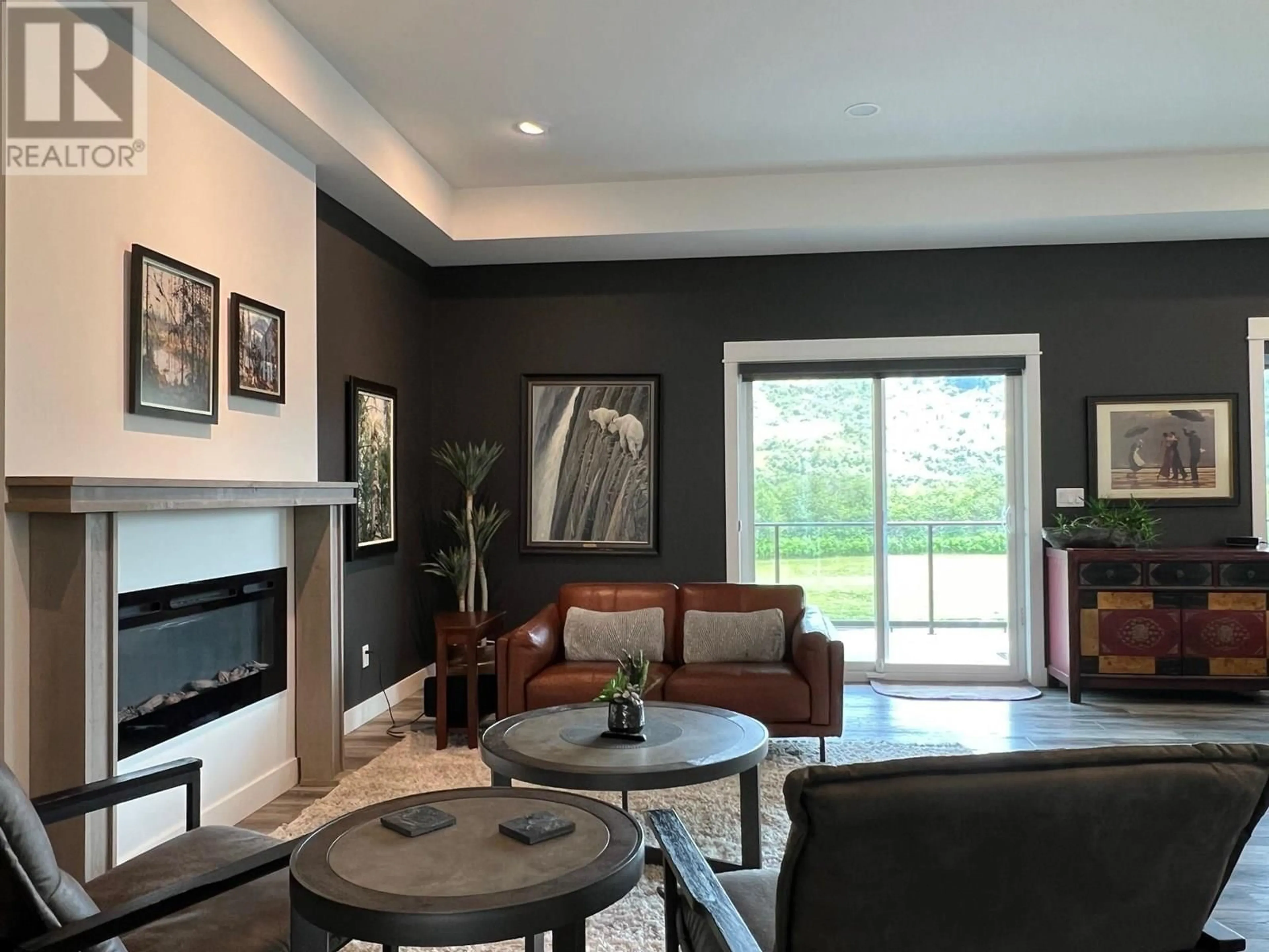 Living room with furniture, unknown for 465 4 STREET, Vernon British Columbia V1H1Z1