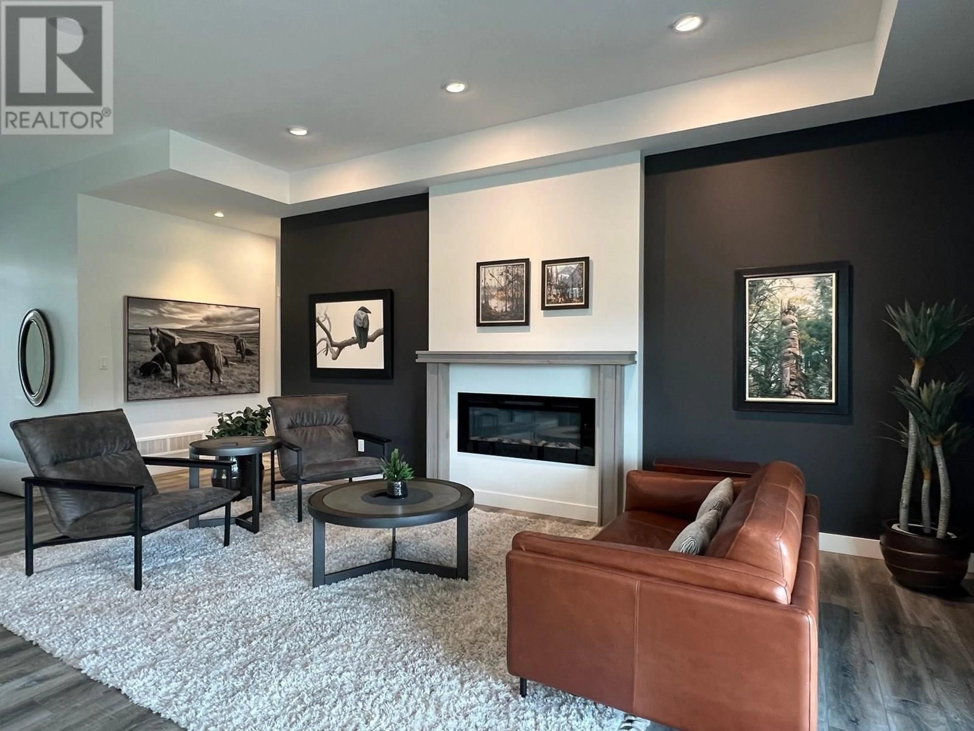 Living room with furniture, unknown for 465 4 STREET, Vernon British Columbia V1H1Z1