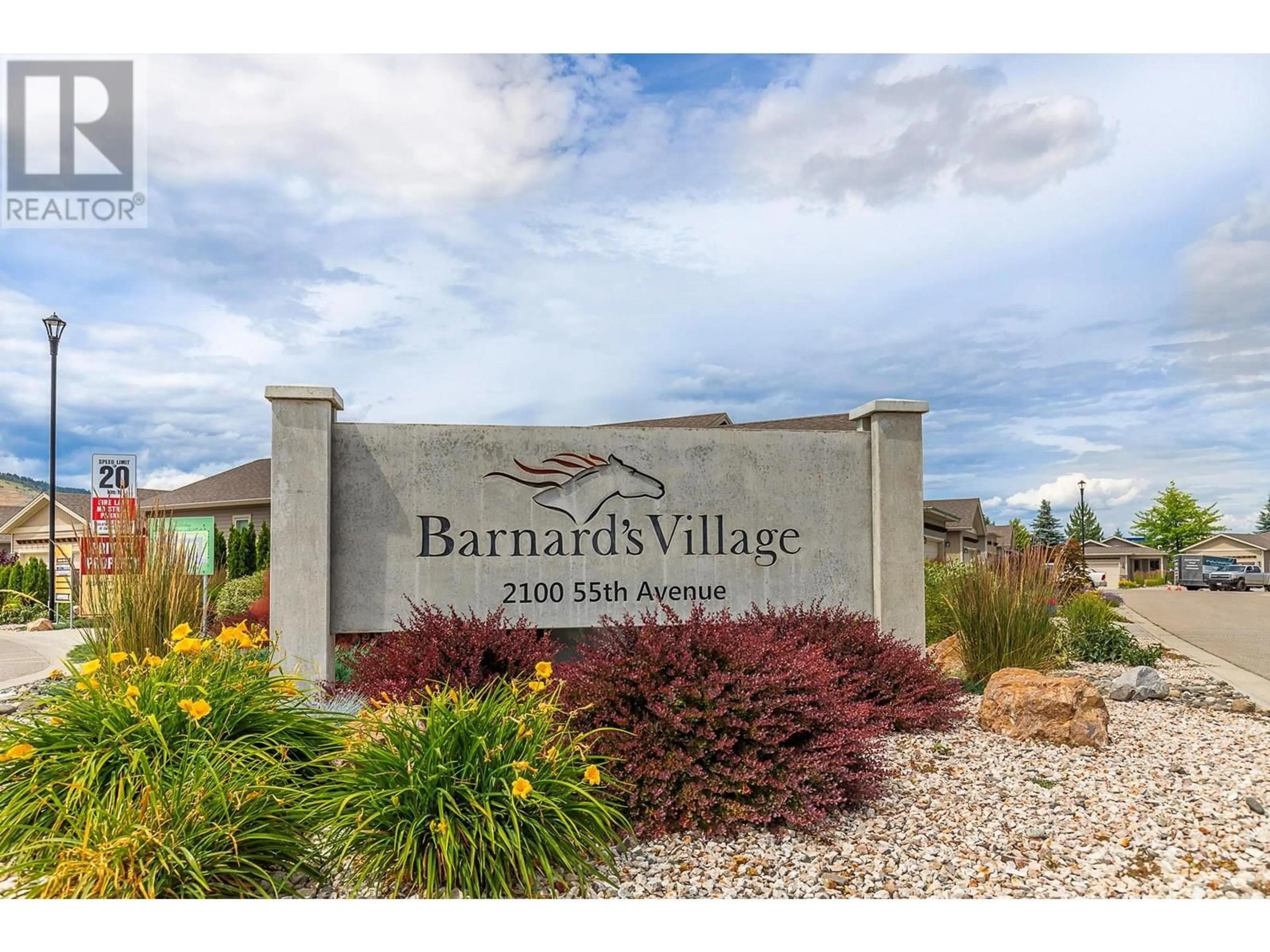Indoor foyer for 63 - 2100 55 AVENUE, Vernon British Columbia V1T9Y6