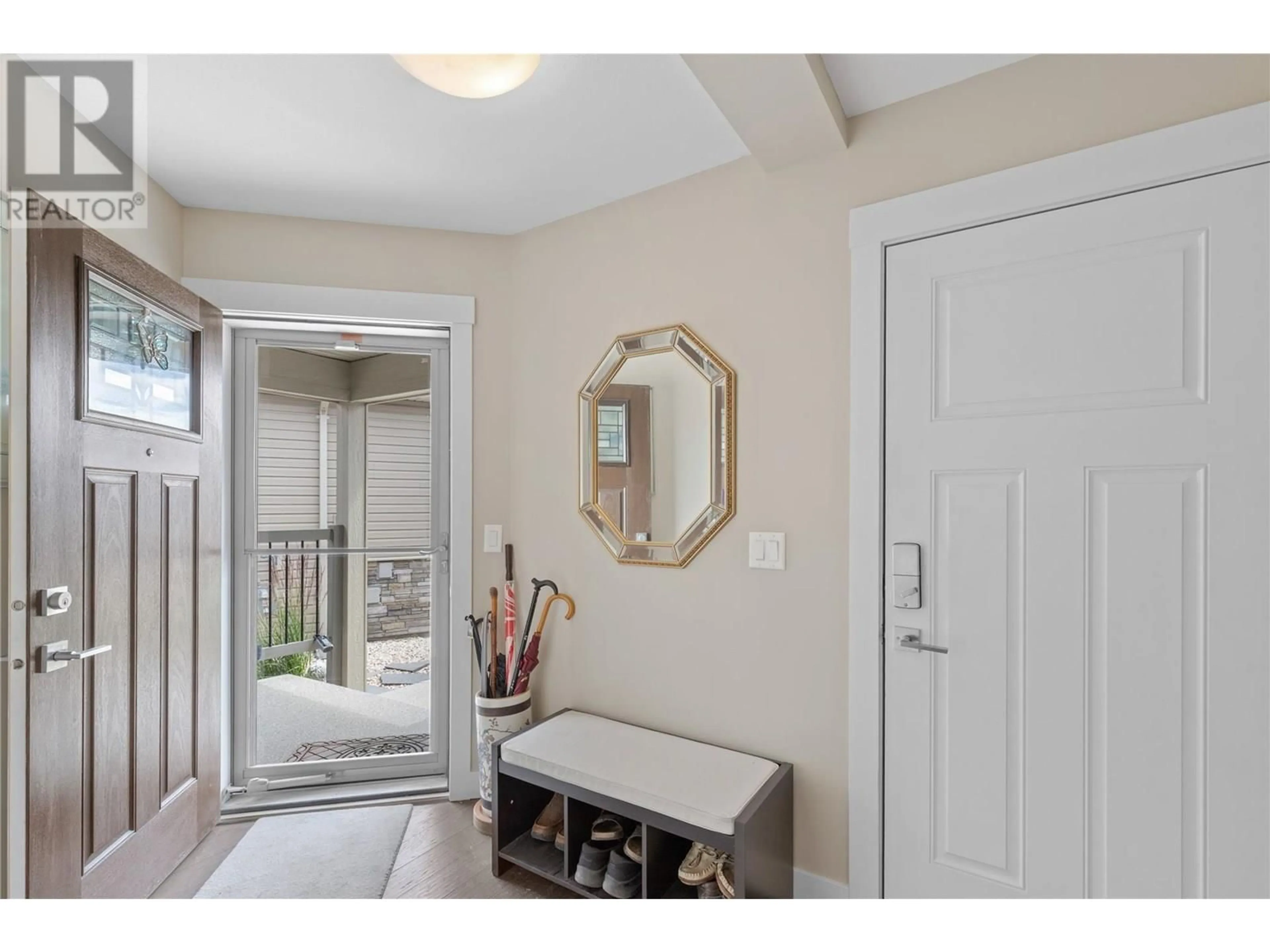 Indoor entryway for 63 - 2100 55 AVENUE, Vernon British Columbia V1T9Y6