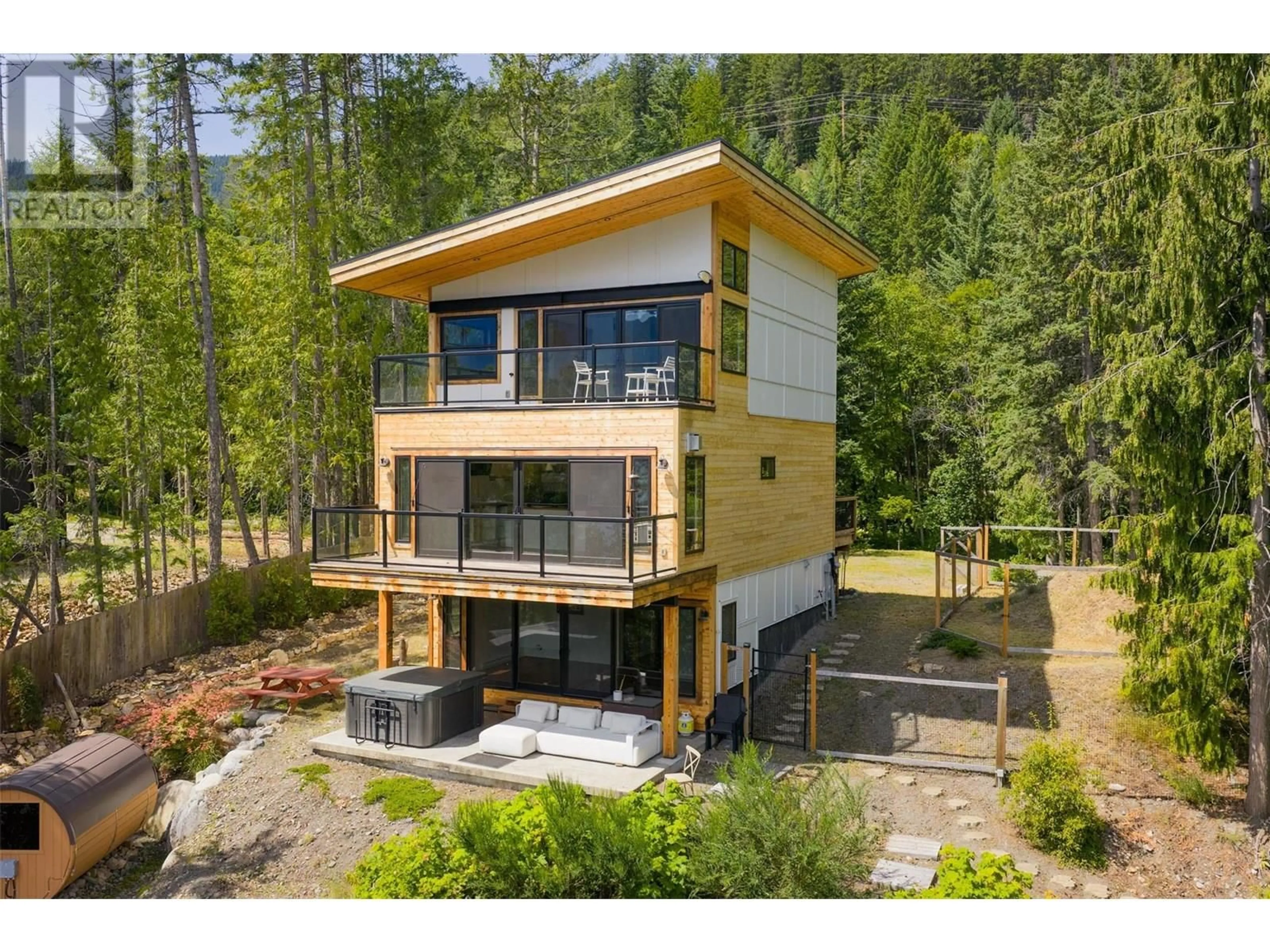Home with vinyl exterior material, unknown for 5336 AMUNDSEN ROAD, Kaslo British Columbia V0G1Y0
