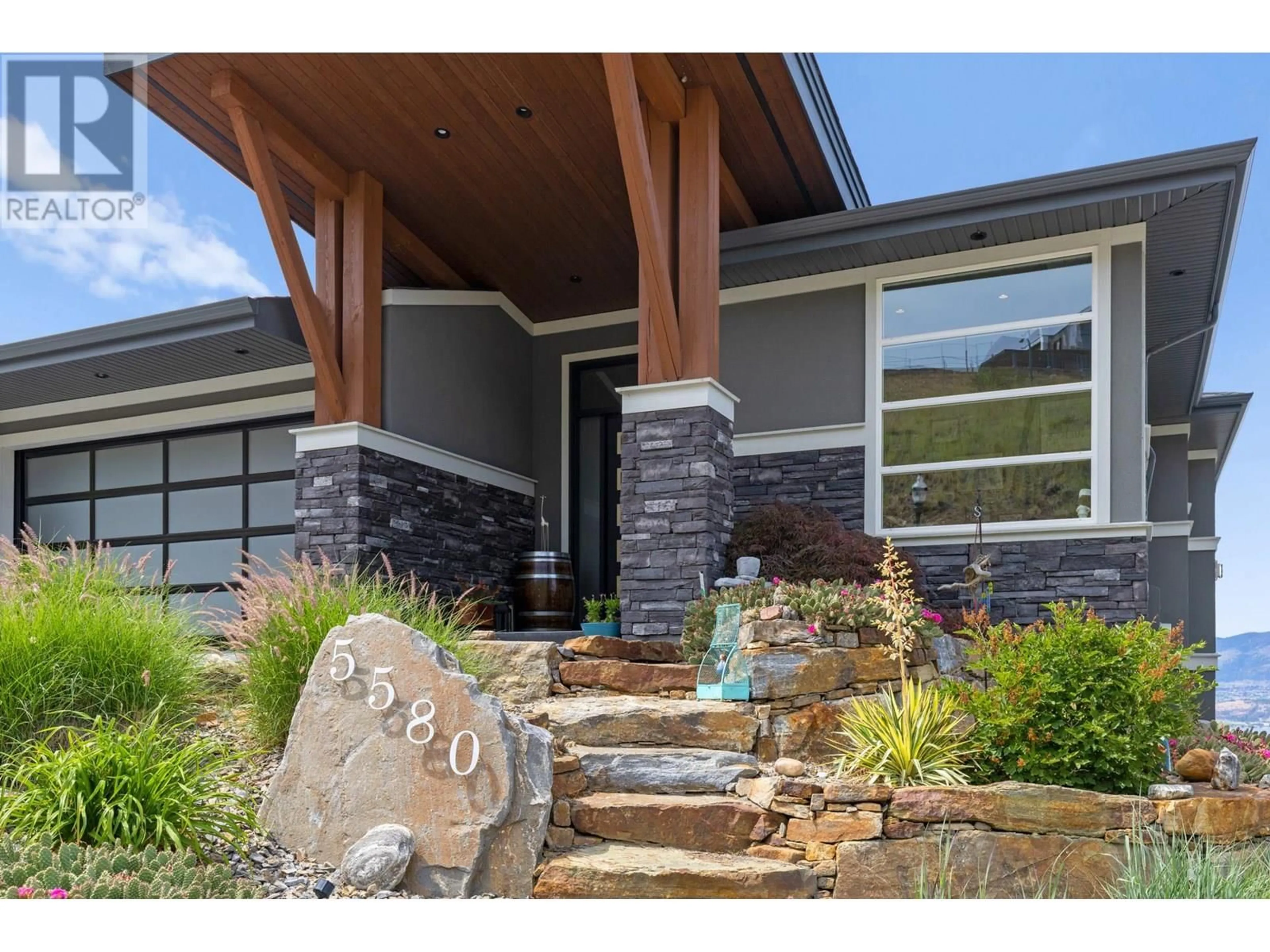 Indoor entryway for 5580 TRESTLE RIDGE COURT, Kelowna British Columbia V1W5M3