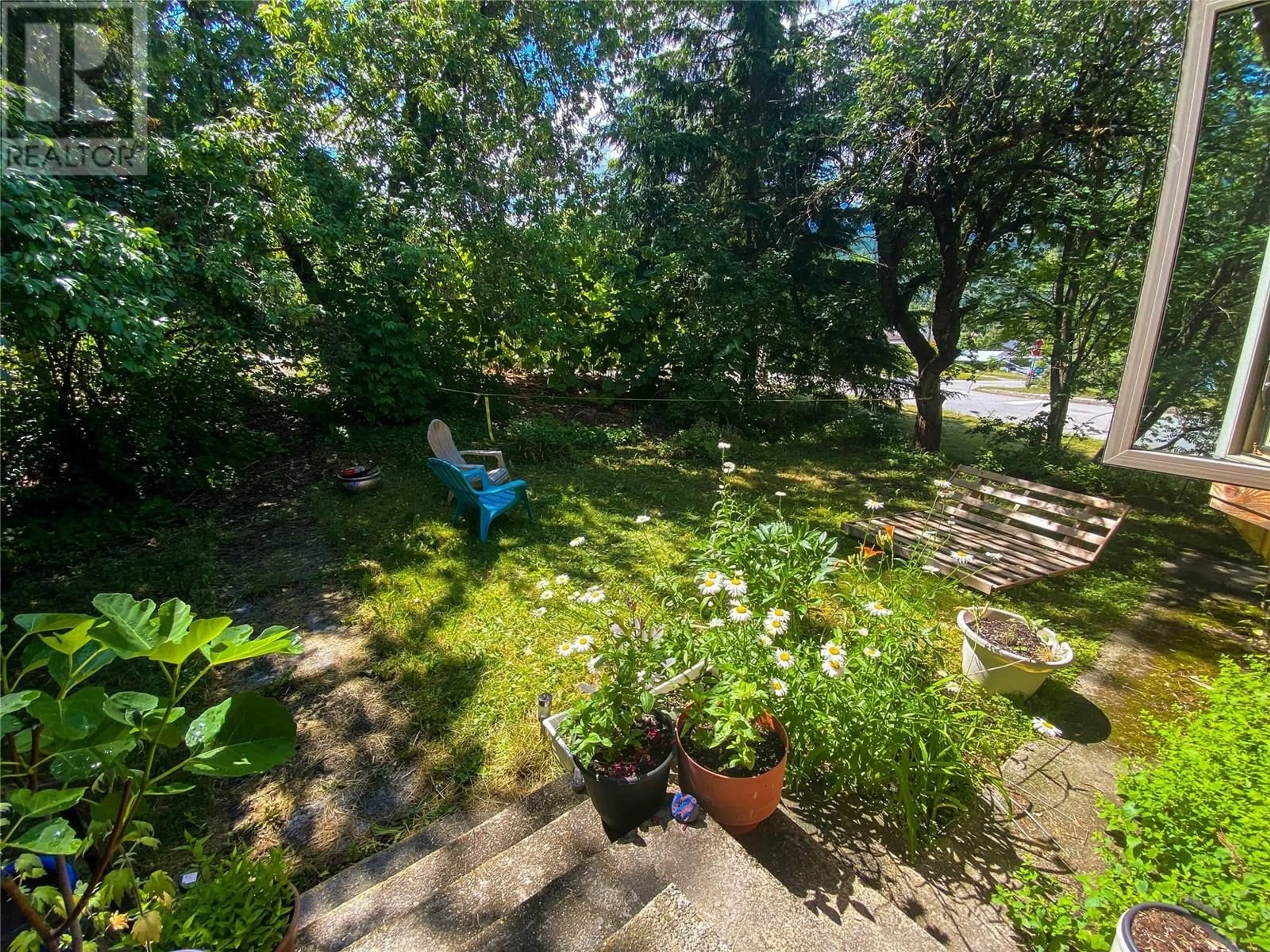 A pic from outside/outdoor area/front of a property/back of a property/a pic from drone, forest/trees view for 301 HART STREET, Nelson British Columbia V1L5N4