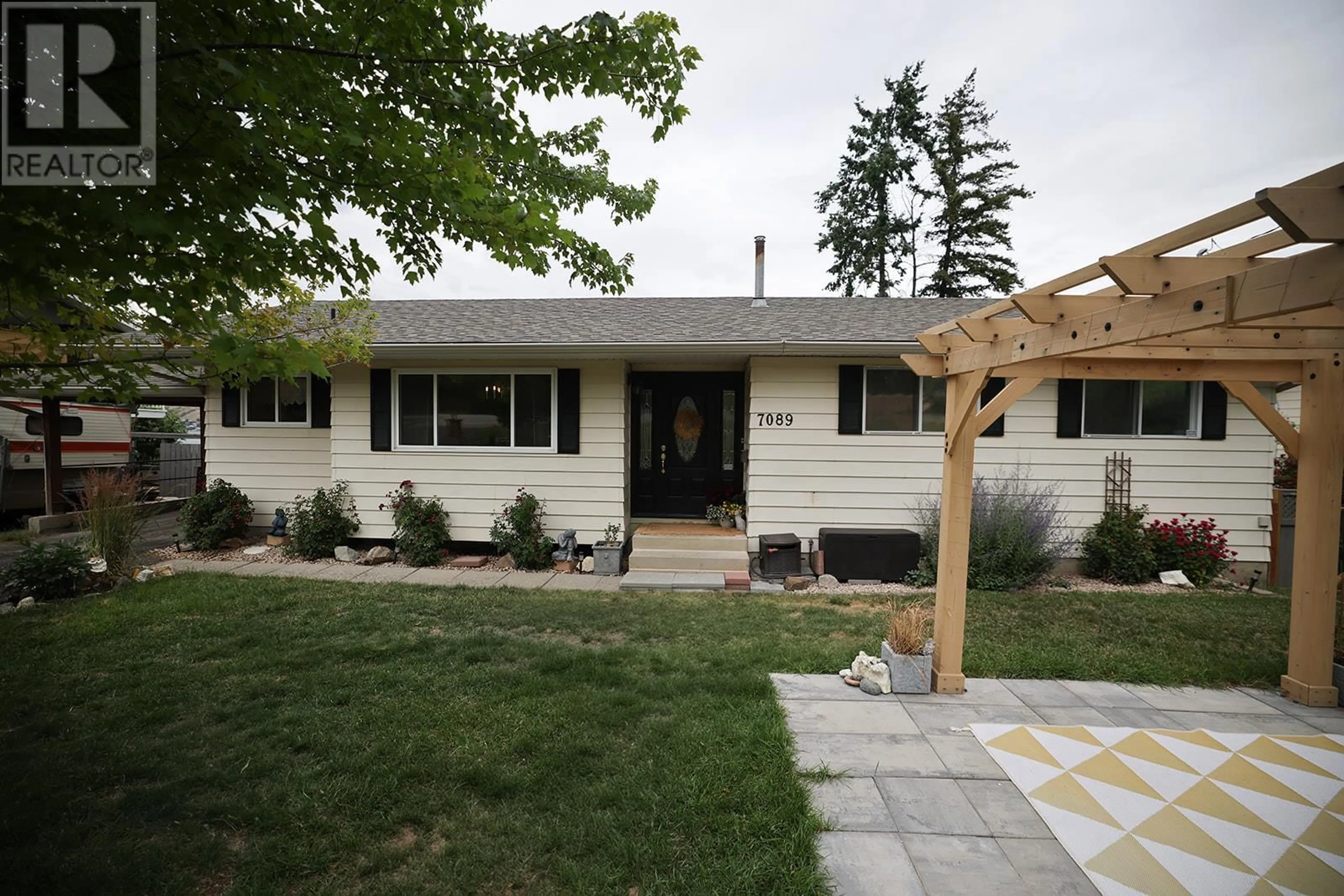 Home with vinyl exterior material, street for 7089 LONGACRE DRIVE, Vernon British Columbia V1H1H8