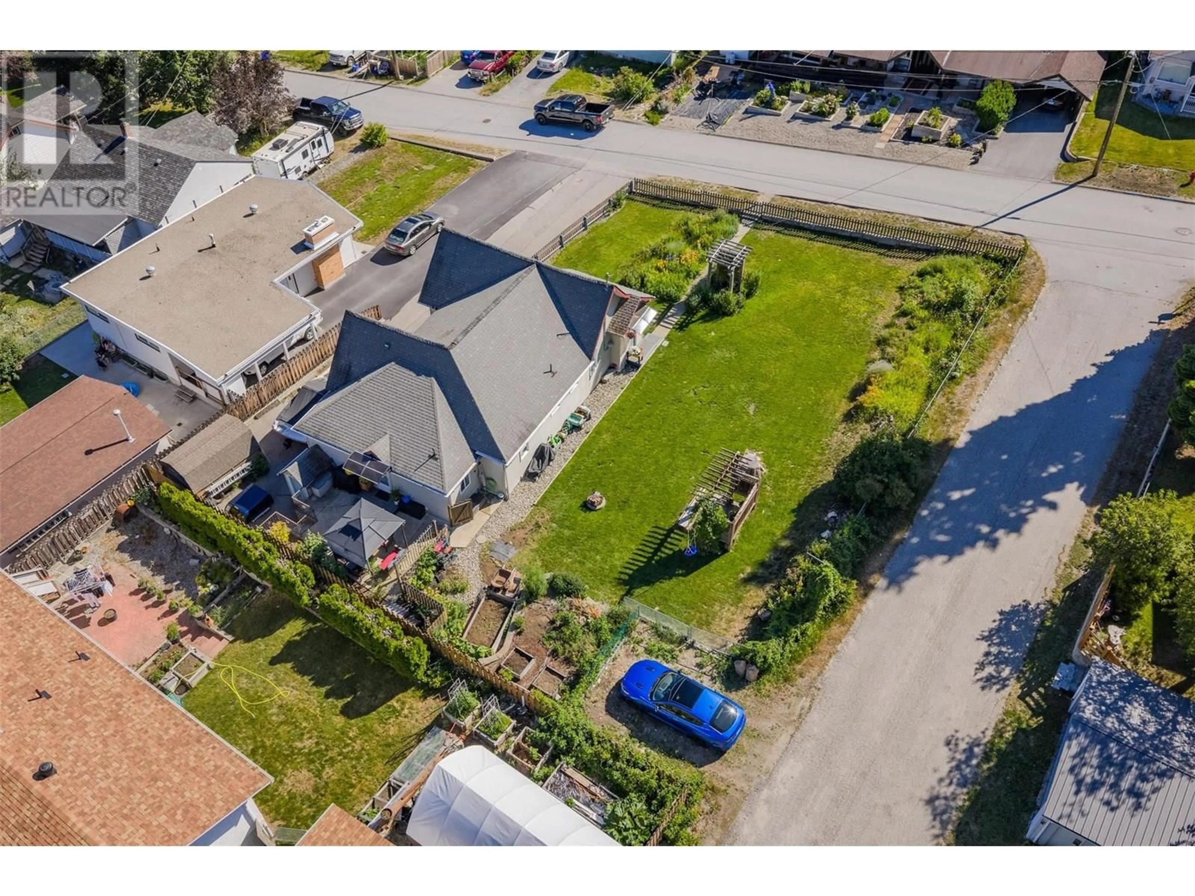 A pic from outside/outdoor area/front of a property/back of a property/a pic from drone, street for 34 NELSON AVENUE, Fruitvale British Columbia V0G1L0