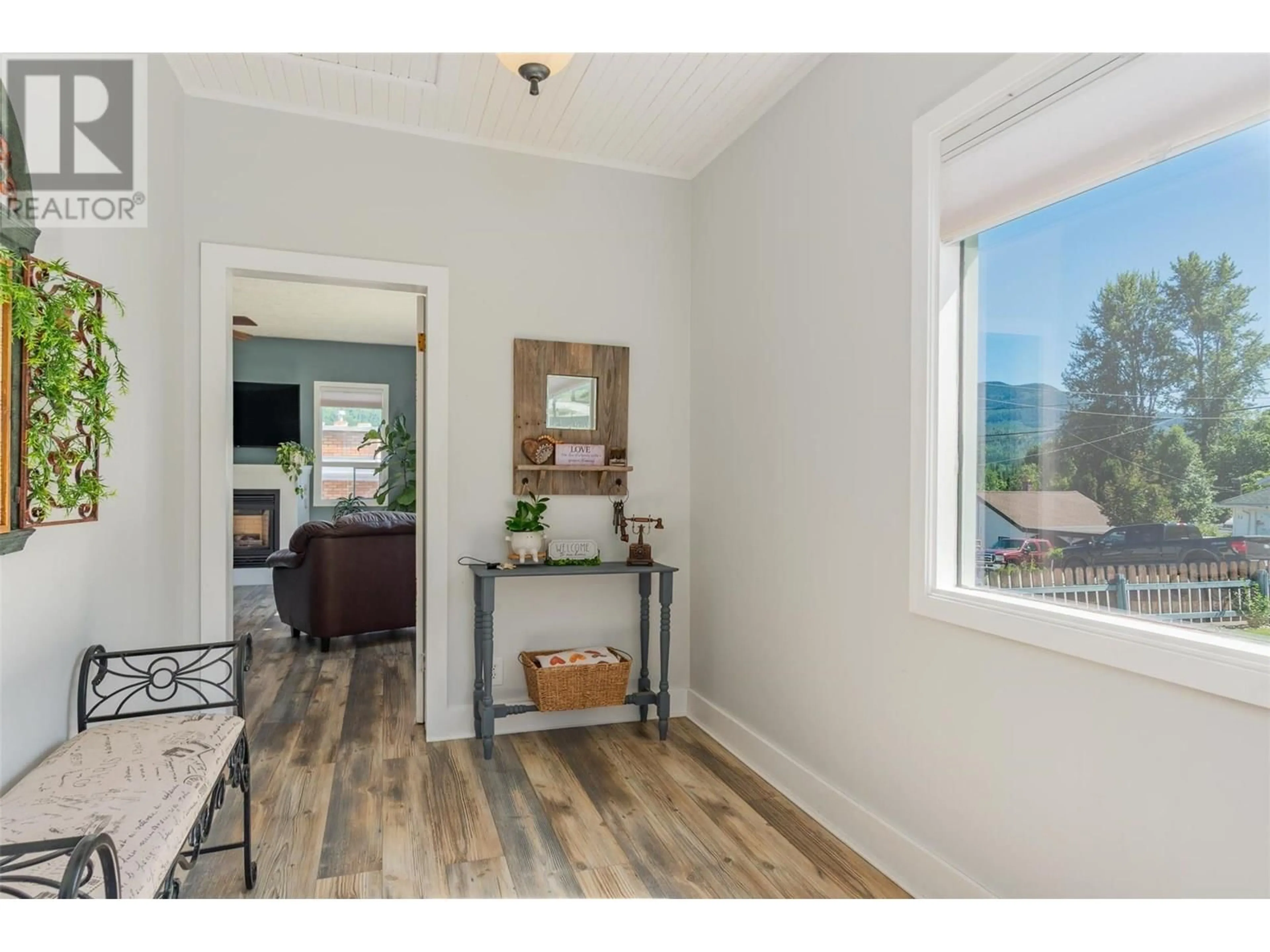 Indoor entryway for 34 NELSON AVENUE, Fruitvale British Columbia V0G1L0